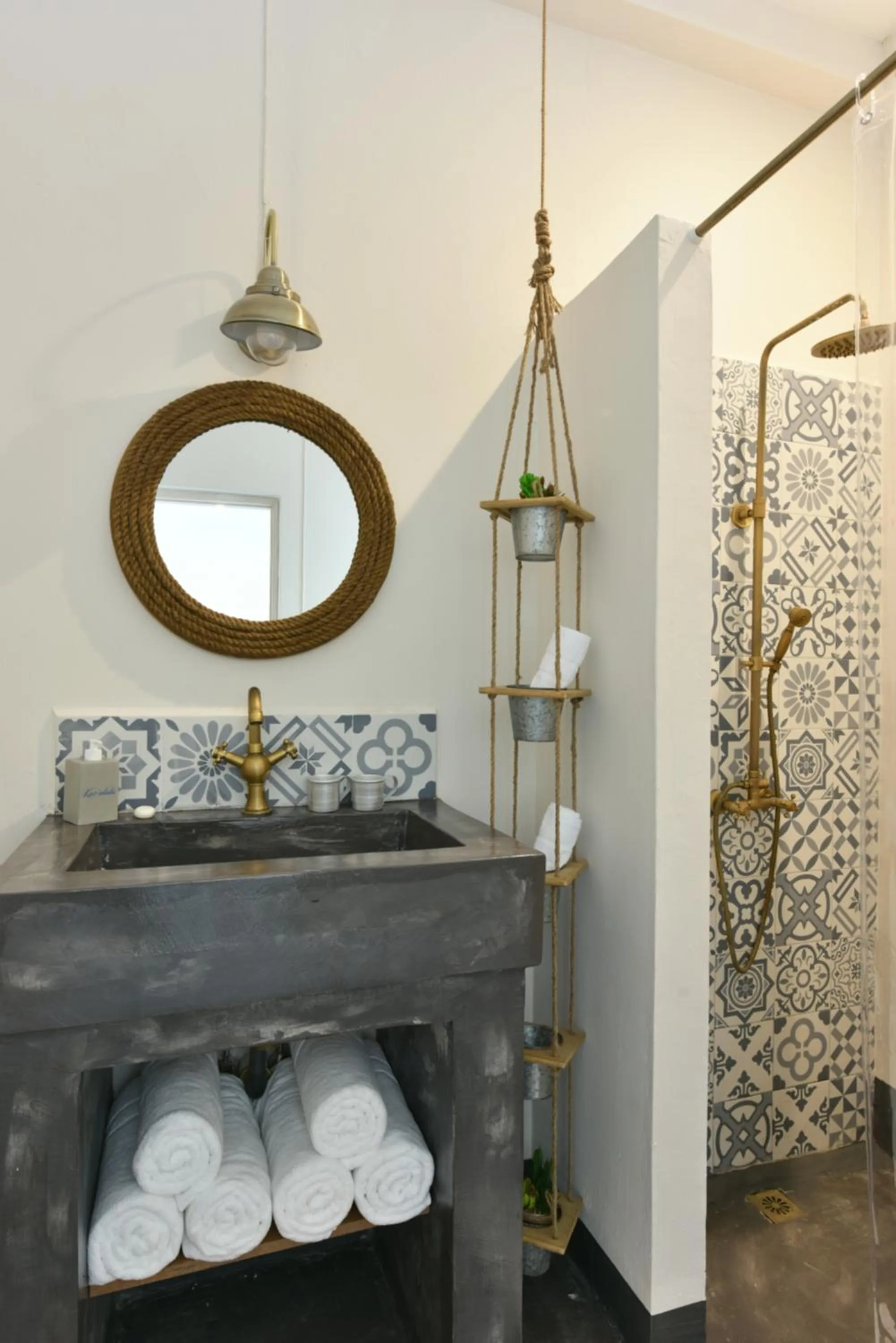 Shower in Kaz'alala Hosted B&B