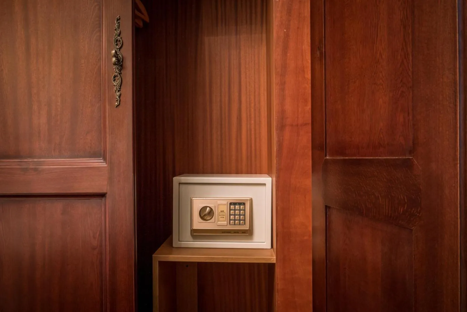 1920s Boutique Hotel and Restaurants