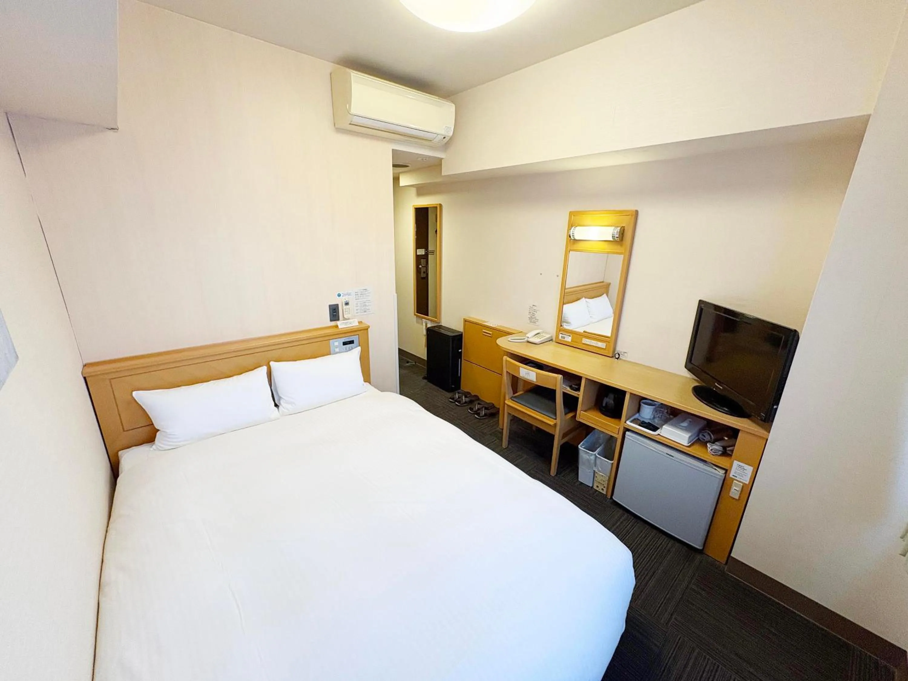 Photo of the whole room, Bed in Hotel Route-Inn Sakata