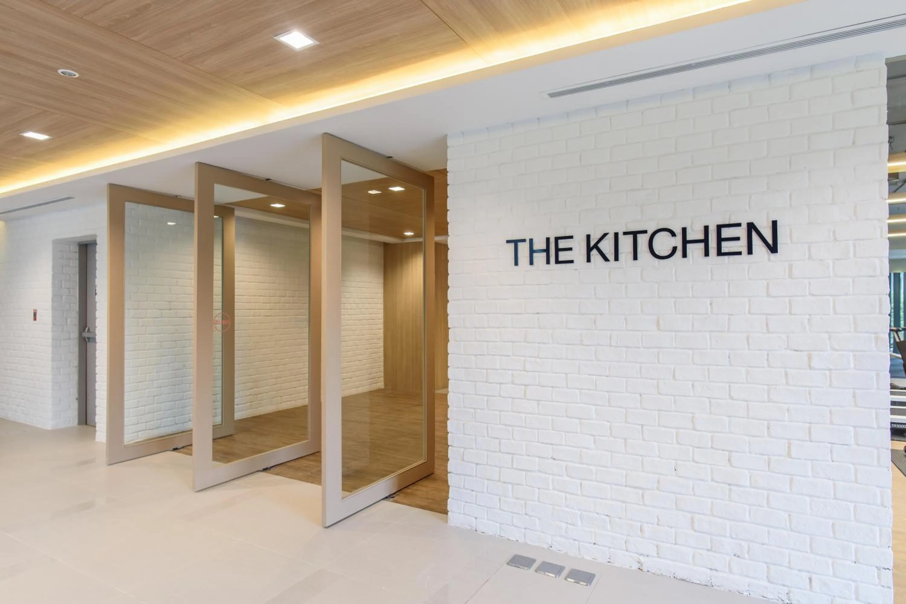 Restaurant/places to eat in Alix Bangkok Hotel