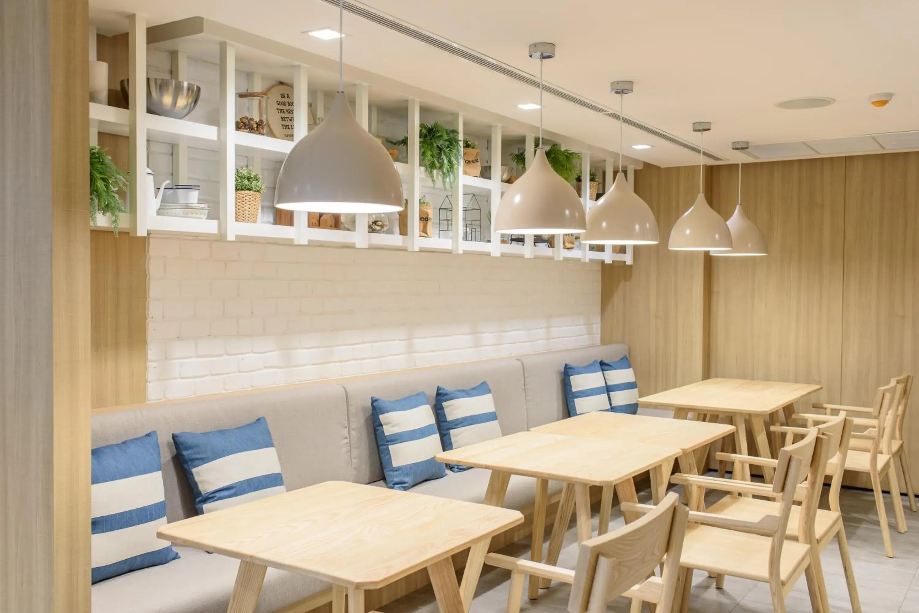 Restaurant/places to eat in Alix Bangkok Hotel Restaurant/places to eat in Alix Bangkok Hotel