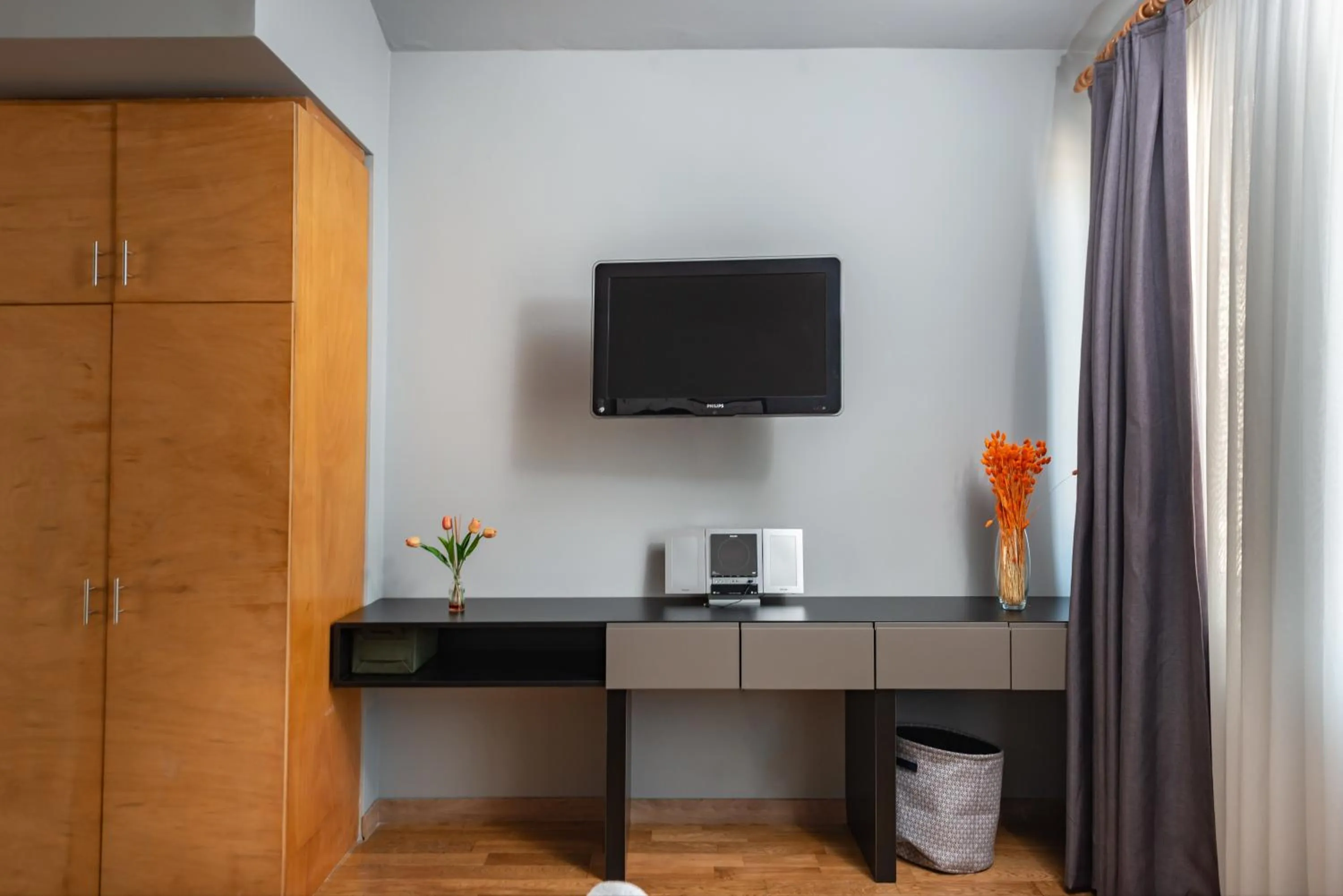 TV and multimedia in Mayer Loft Suites