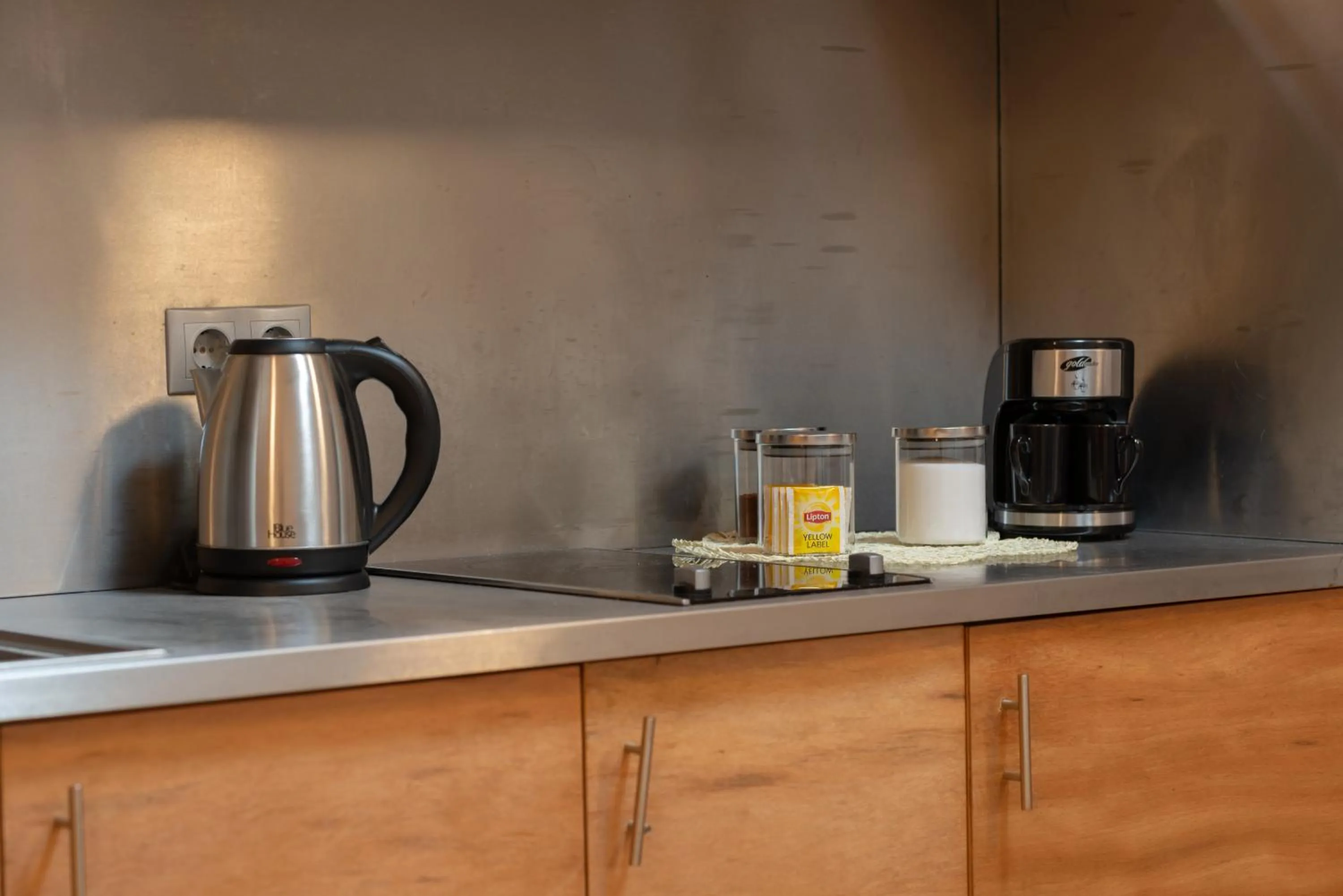 Coffee/tea facilities in Mayer Loft Suites