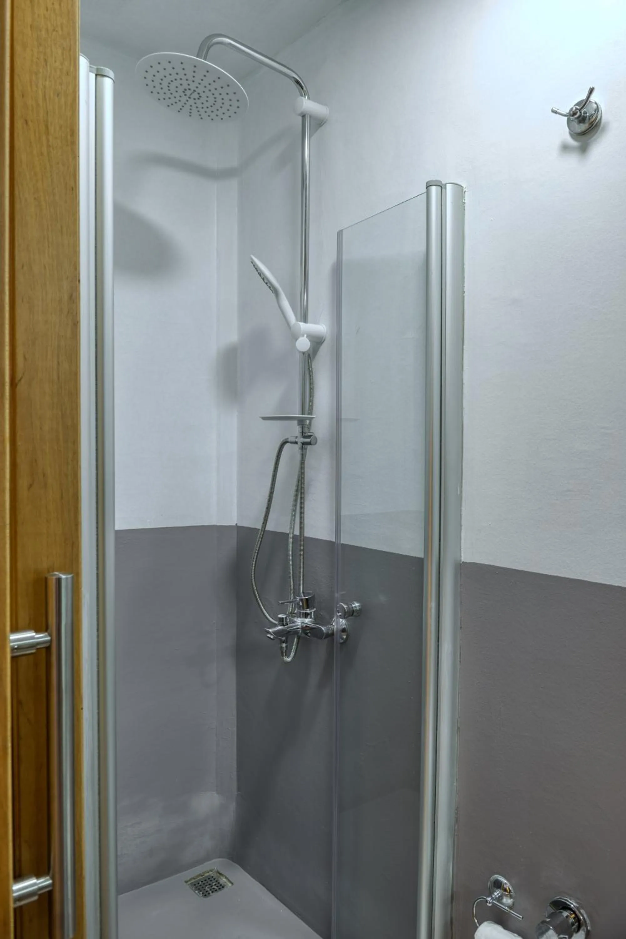 Shower in Mayer Loft Suites