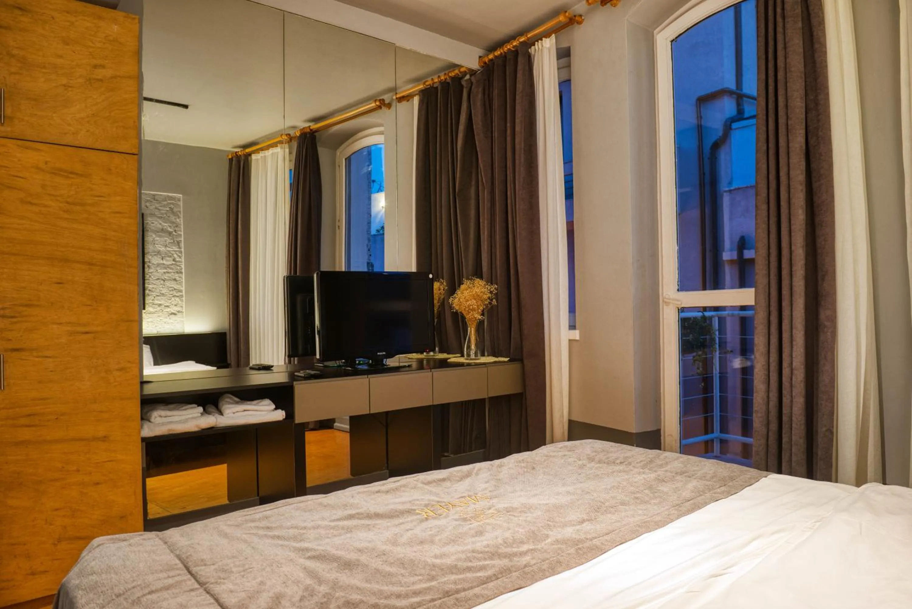 Bed in Mayer Loft Suites