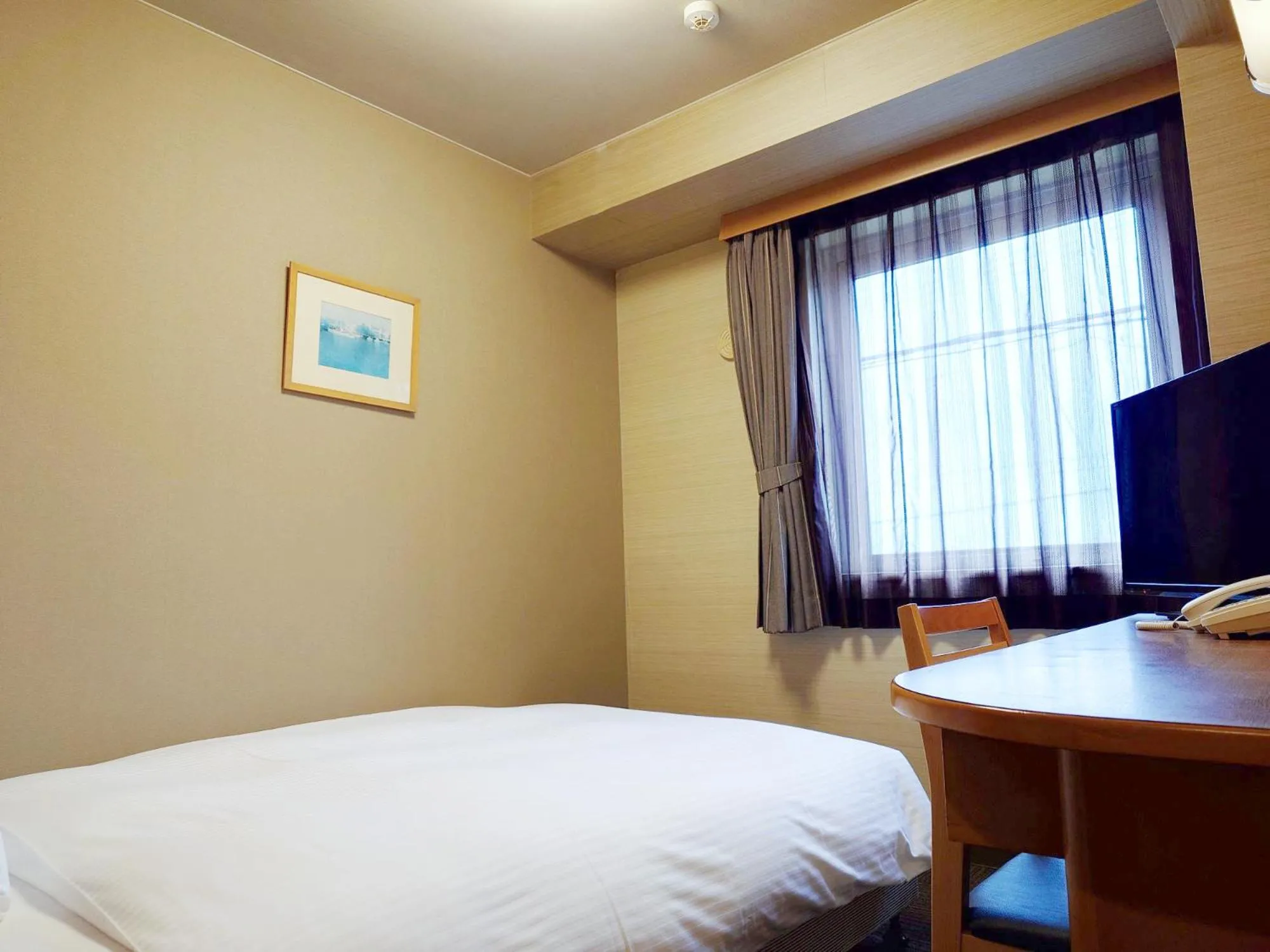 Photo of the whole room, Bed in Hotel Route-Inn Shimada Yoshida Inter