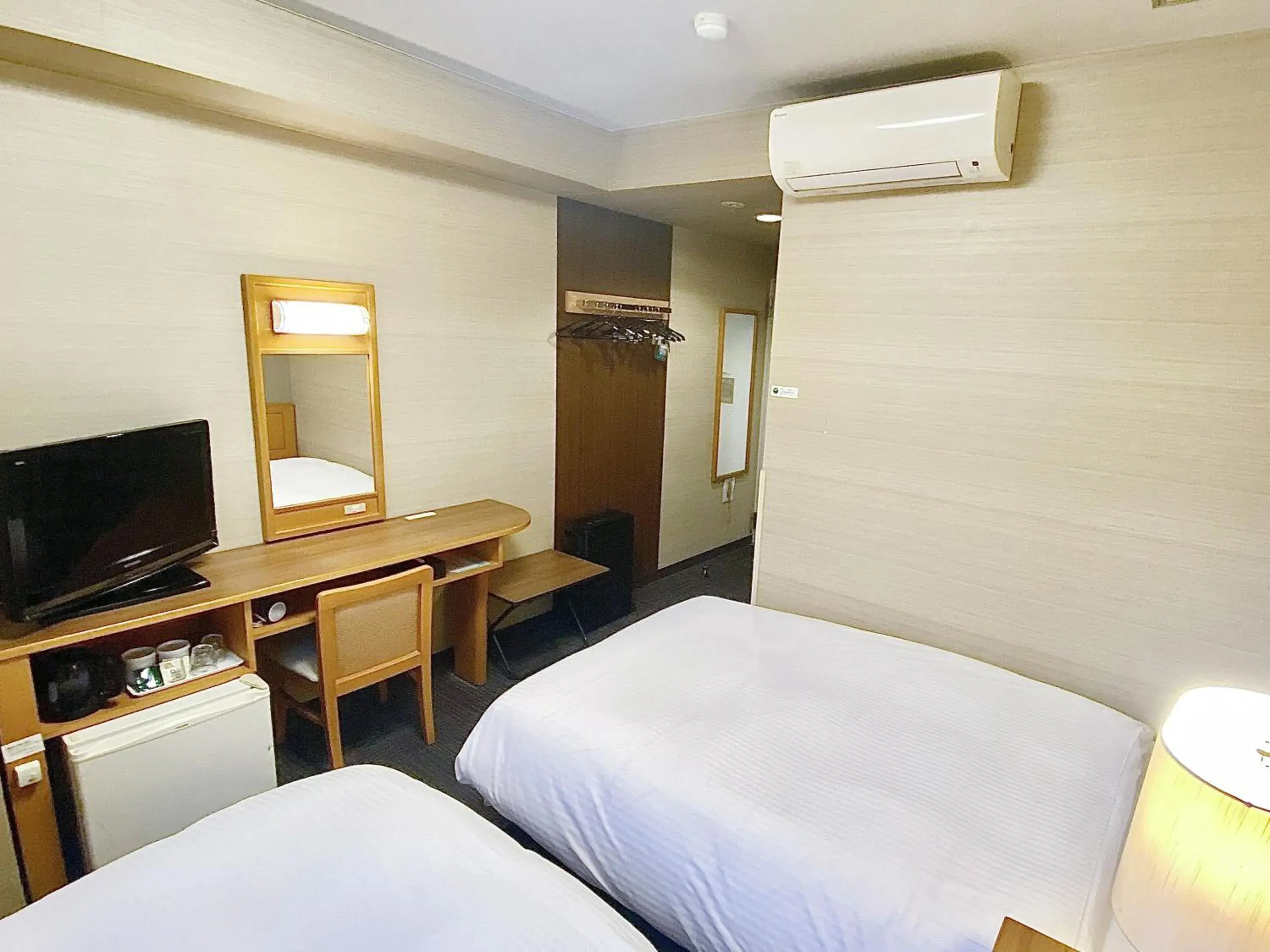 Twin Room - single occupancy - Smoking in Hotel Route-Inn Shimada Yoshida Inter Twin Room - single occupancy - Smoking in Hotel Route-Inn Shimada Yoshida Inter