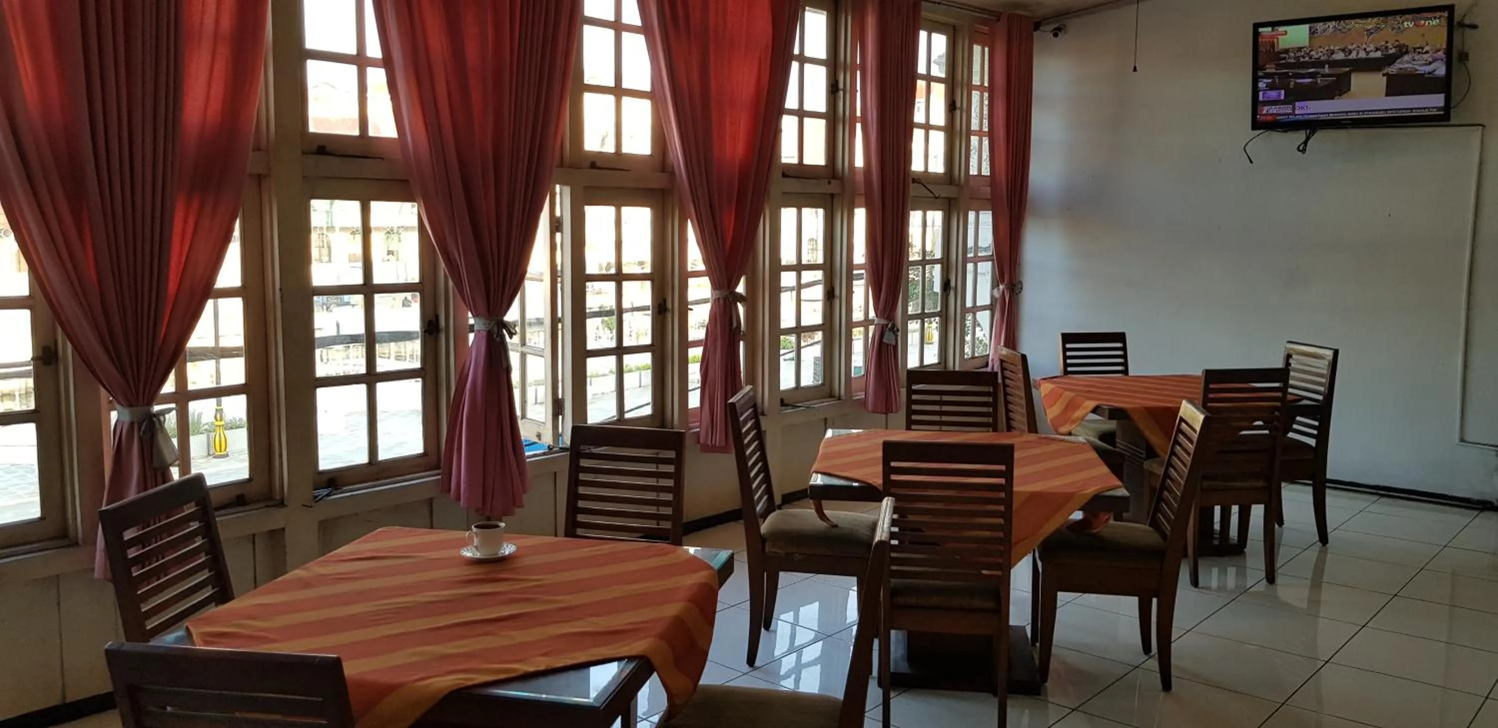 Restaurant/places to eat in Hotel Dequr Jakarta Kota