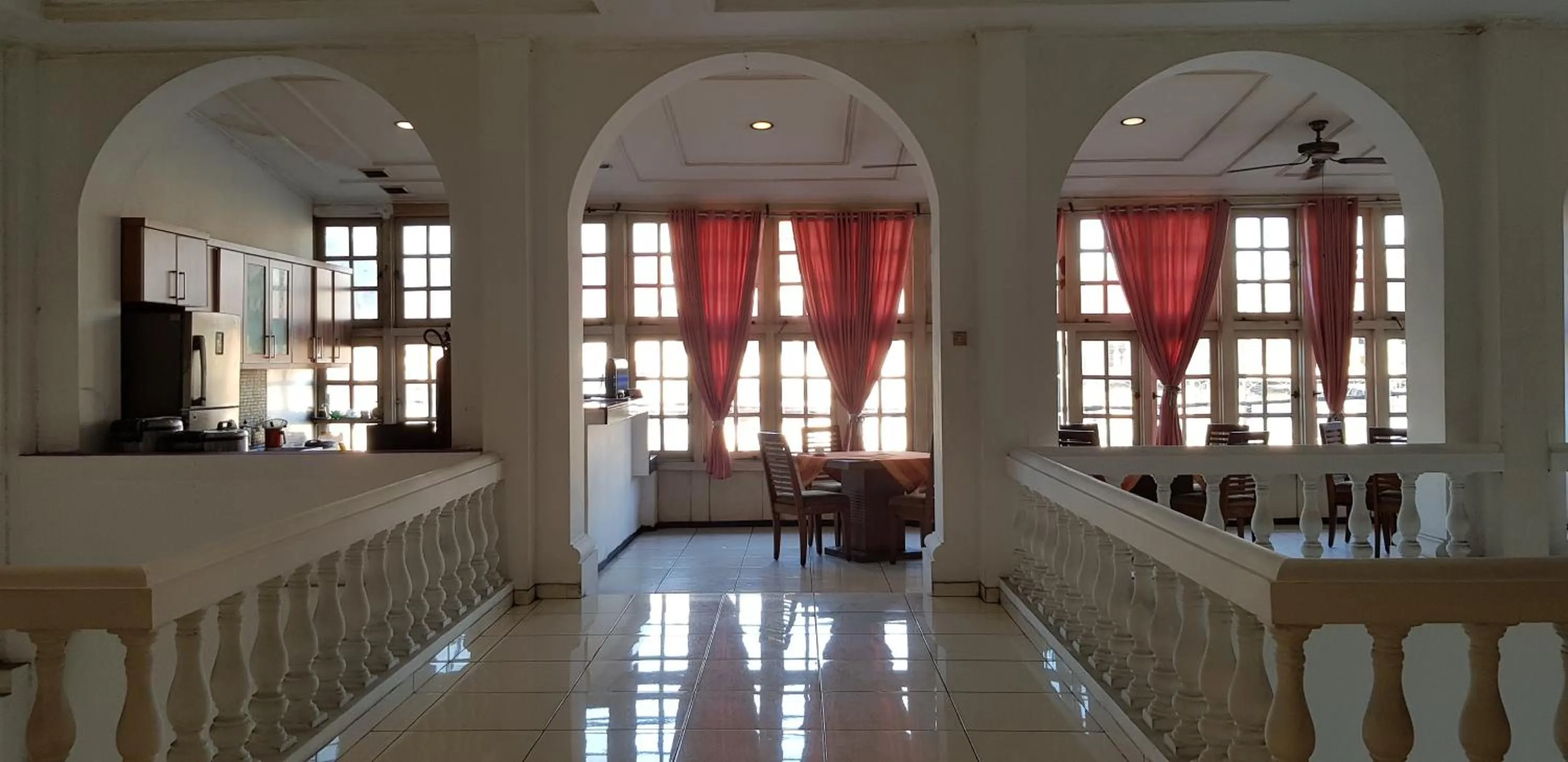 Restaurant/places to eat in Hotel Dequr Jakarta Kota