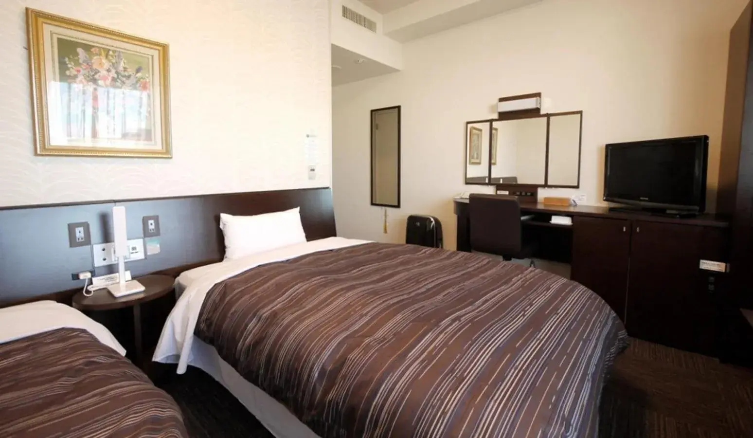 Photo of the whole room, Bed in Hotel Route-Inn Tomakomai Ekimae Photo of the whole room, Bed in Hotel Route-Inn Tomakomai Ekimae