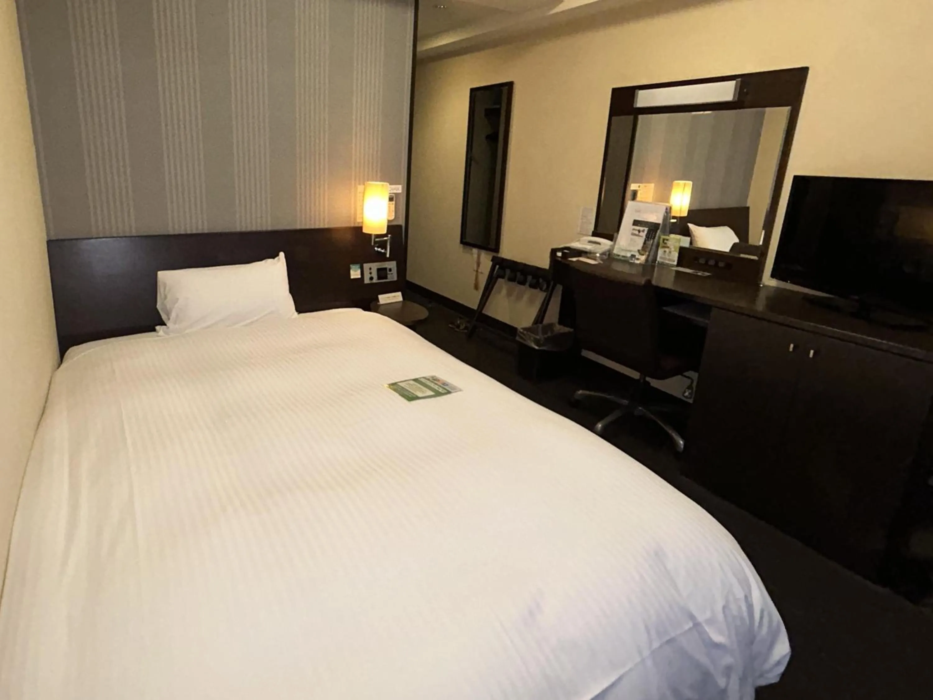 Bed in Hotel Route-Inn Tosu Ekimae