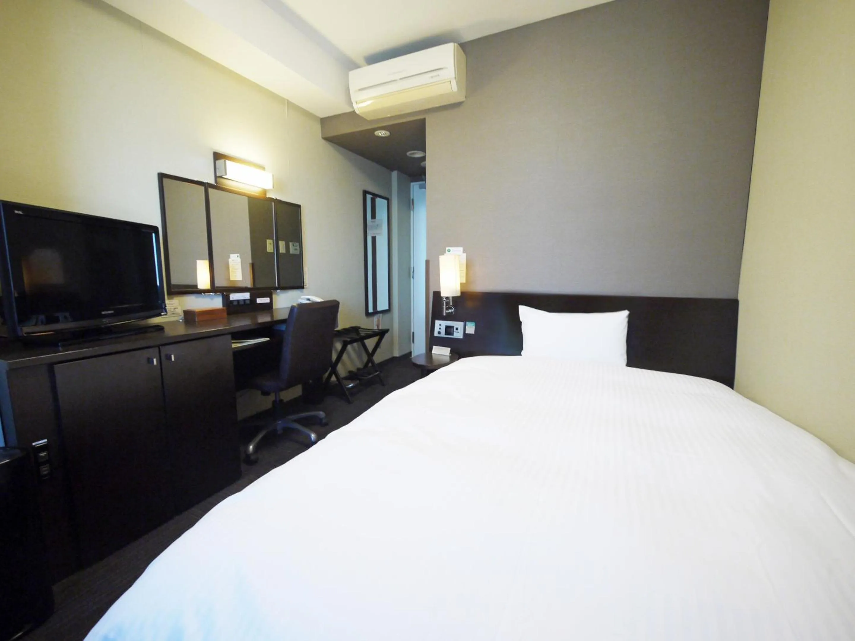 Photo of the whole room, Bed in Hotel Route-Inn Saga Ekimae