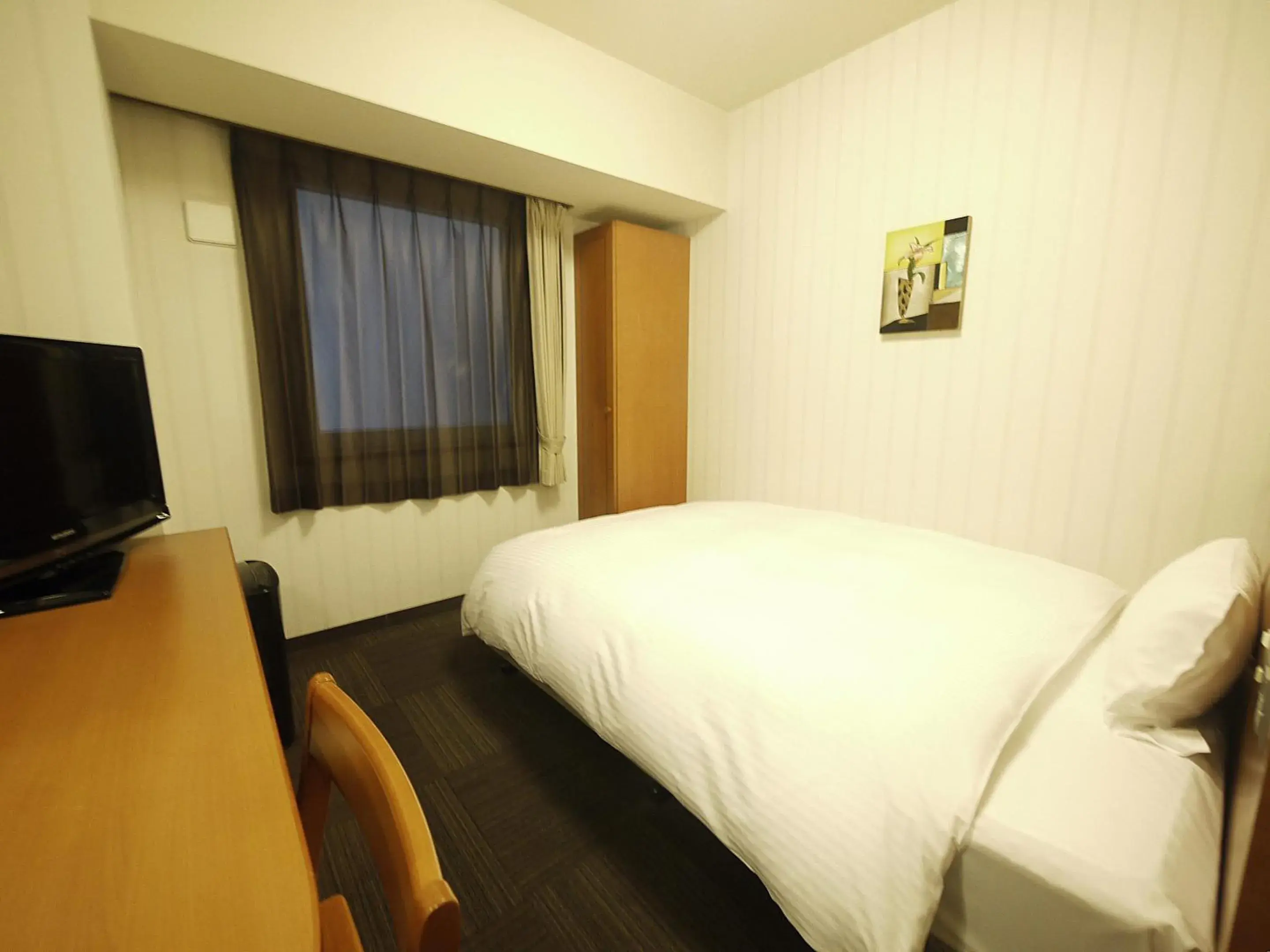 Photo of the whole room, Bed in Hotel Route-Inn Saga Ekimae Photo of the whole room, Bed in Hotel Route-Inn Saga Ekimae