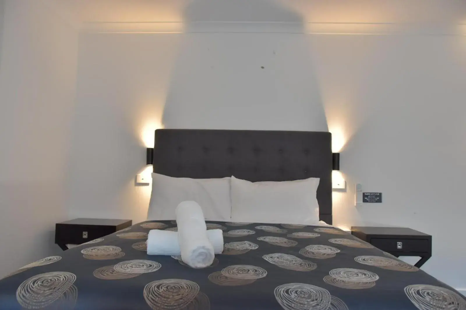 Bed in Belltower Motor Inn Bed in Belltower Motor Inn