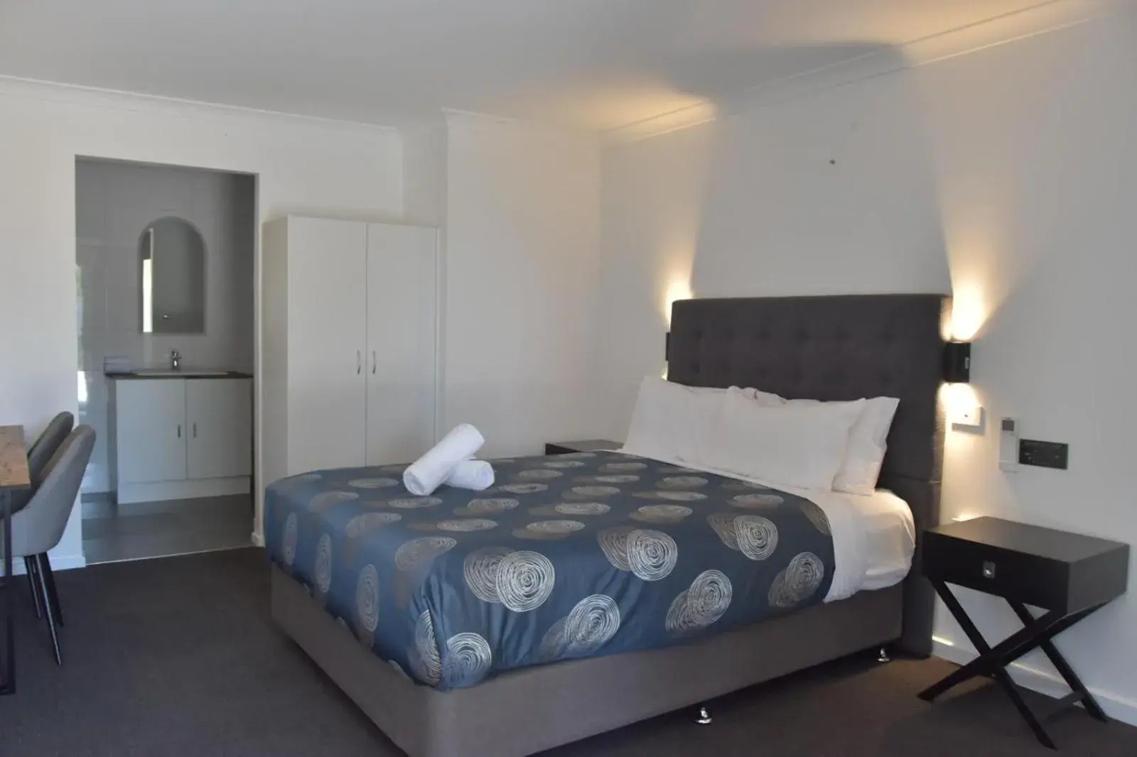 Bed in Belltower Motor Inn Bed in Belltower Motor Inn