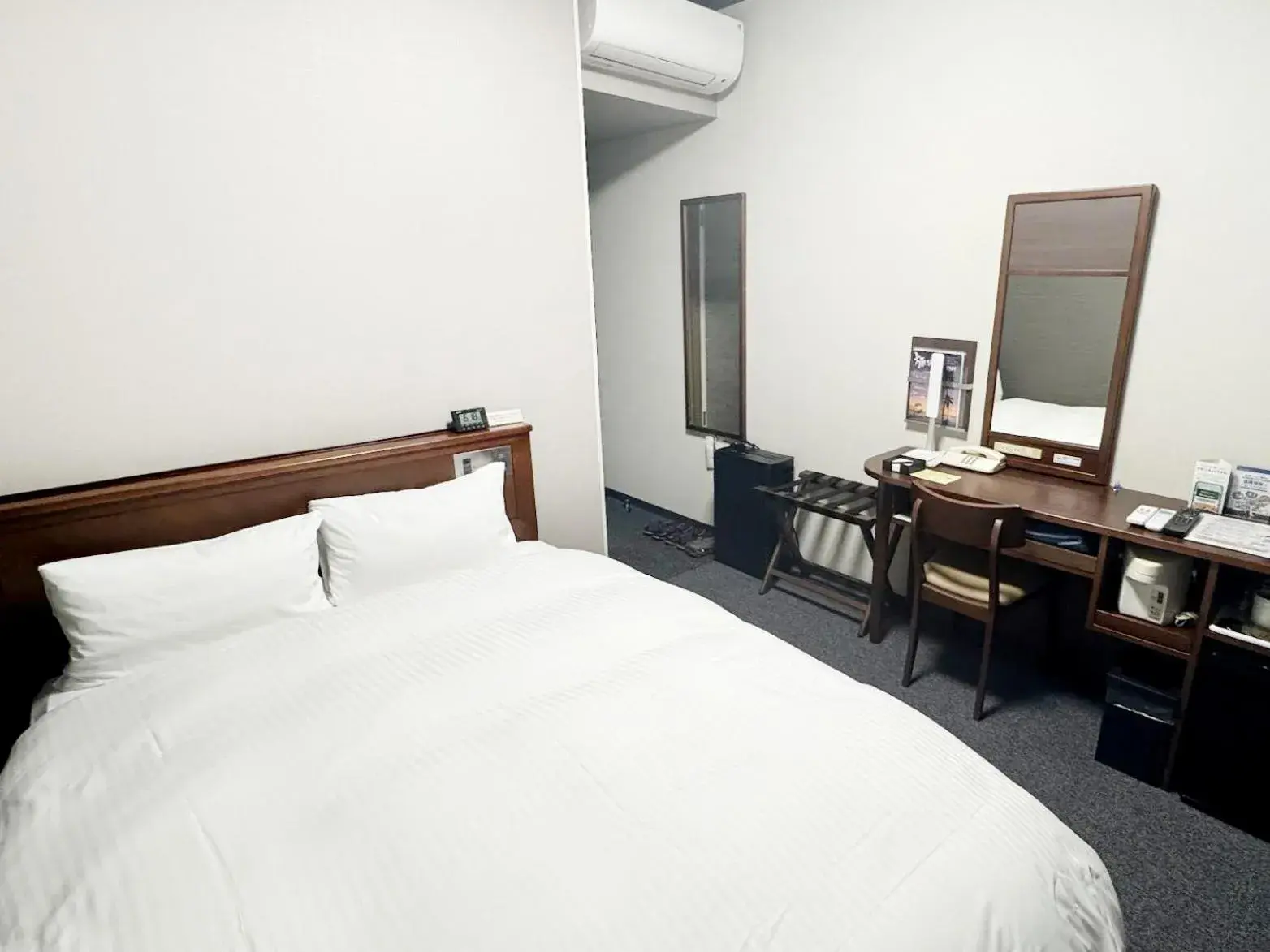 Double Room with Small Double Bed - Non-Smoking in Hotel Route-Inn Isahaya Inter Double Room with Small Double Bed - Non-Smoking in Hotel Route-Inn Isahaya Inter