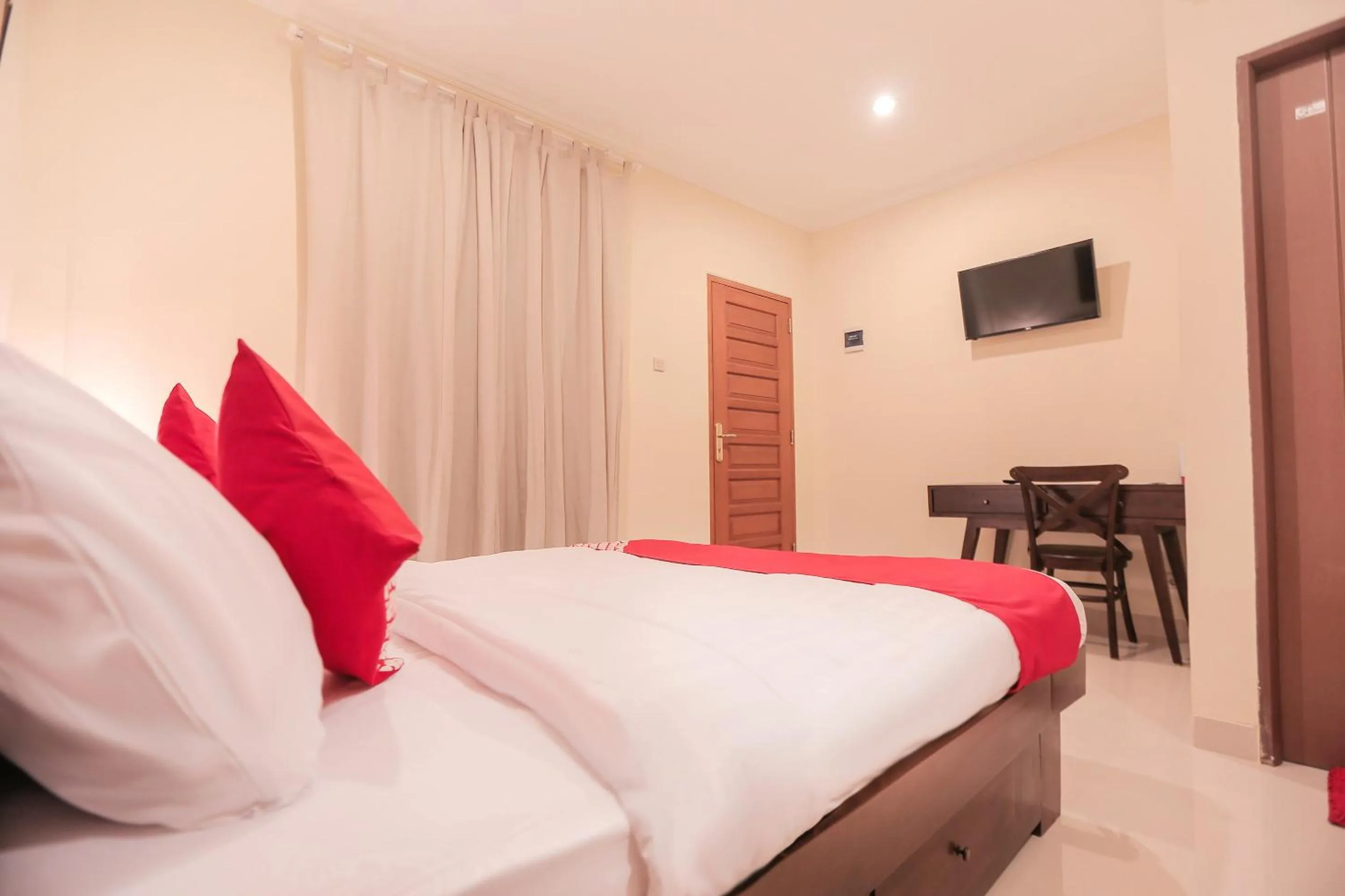 Bedroom, Bed in Capital O 133 Griya Ciaji