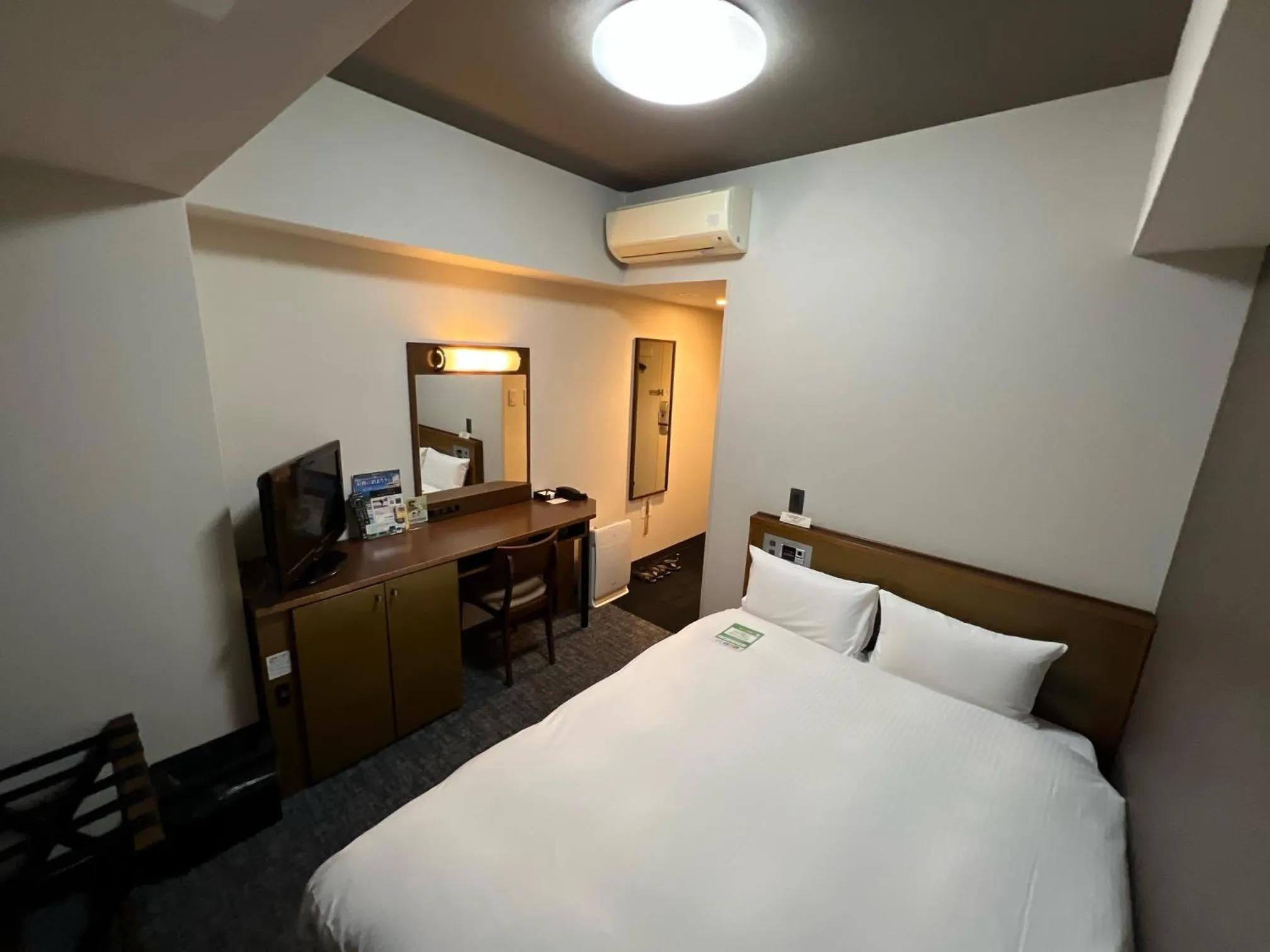 Photo of the whole room, Bed in Hotel Route-Inn Uozu