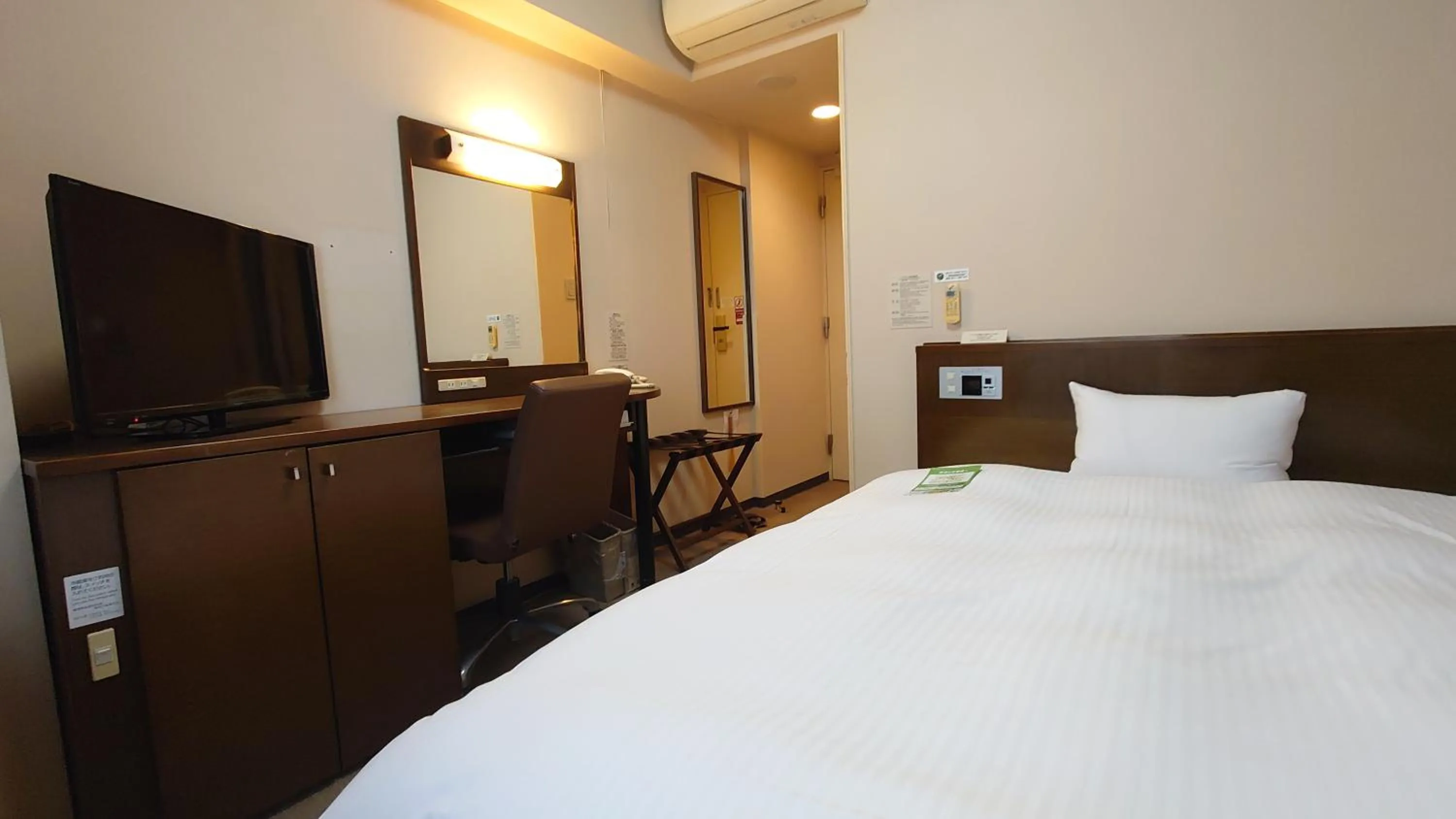 Photo of the whole room, Bed in Hotel Route-Inn Aomori Chuo Inter