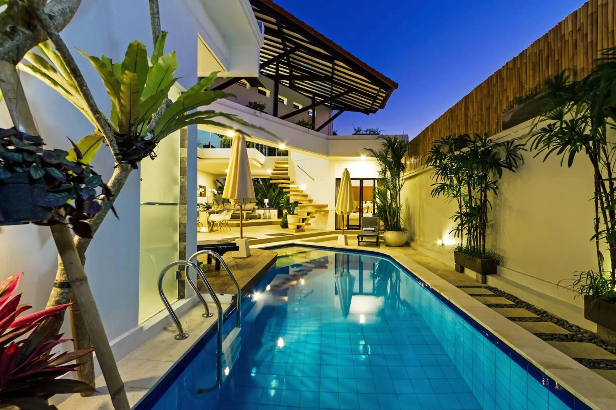 Swimming pool in Villa Serasi