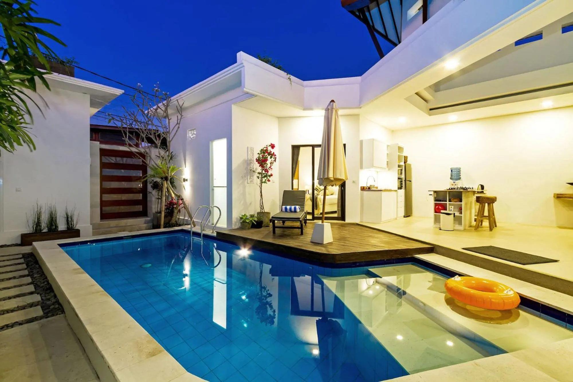 Property building in Villa Serasi