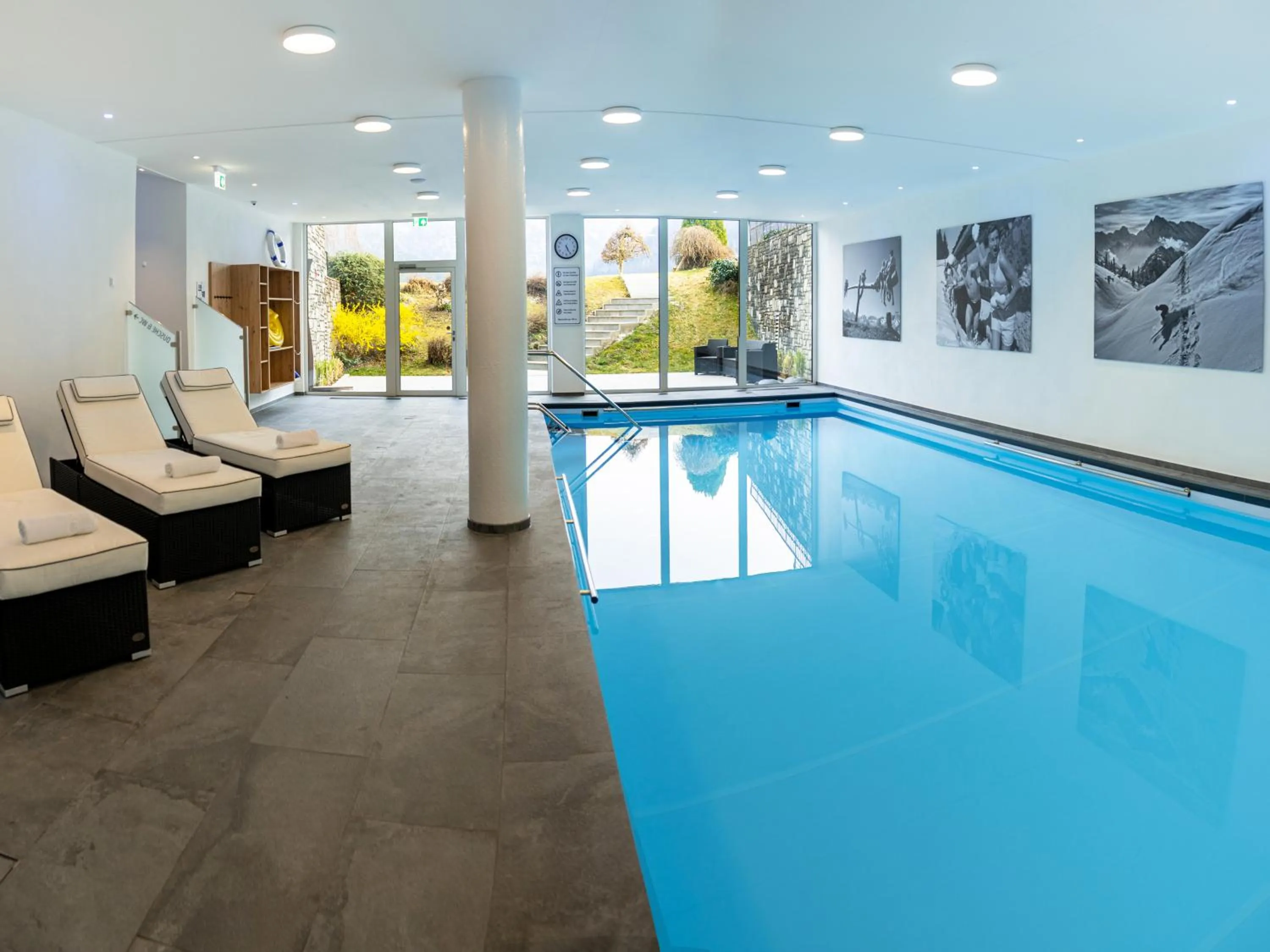 Swimming pool in Hotel Hanauerlehen - ruhige & zentrale Top-Lage - mit Schwimmbad, Sauna, Parkplätze & Café - bayerischer Familienbetrieb