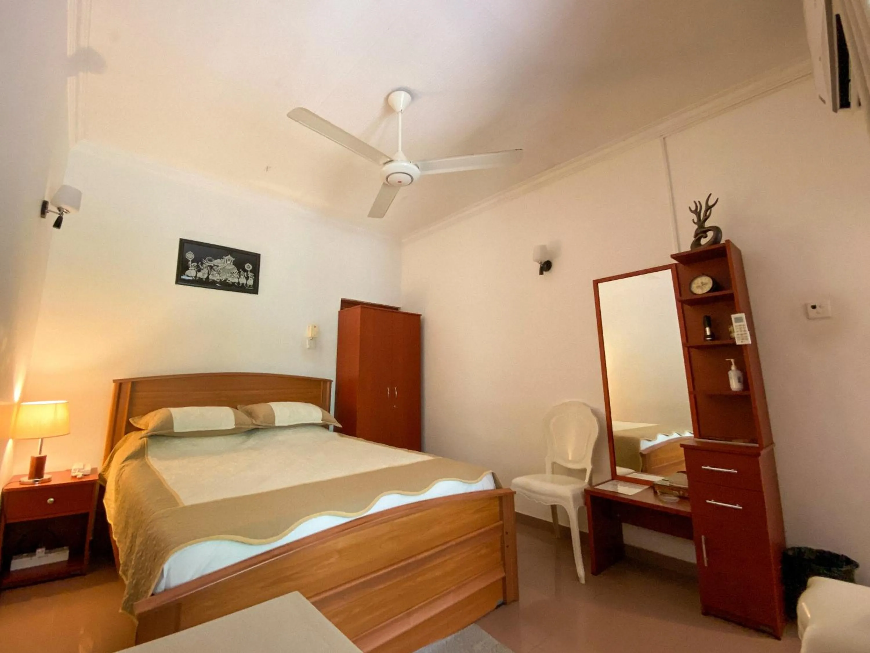 Double Room with Private Bathroom - single occupancy in Agasthi Airport Close