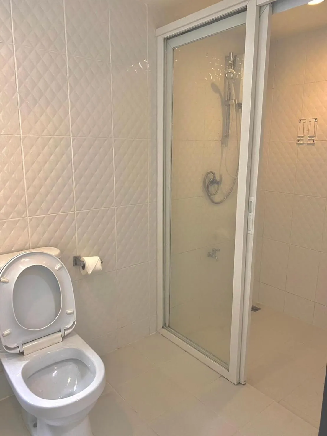 Shower in Baan Ploy In