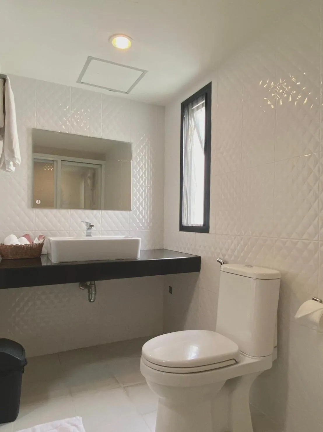 Toilet in Baan Ploy In