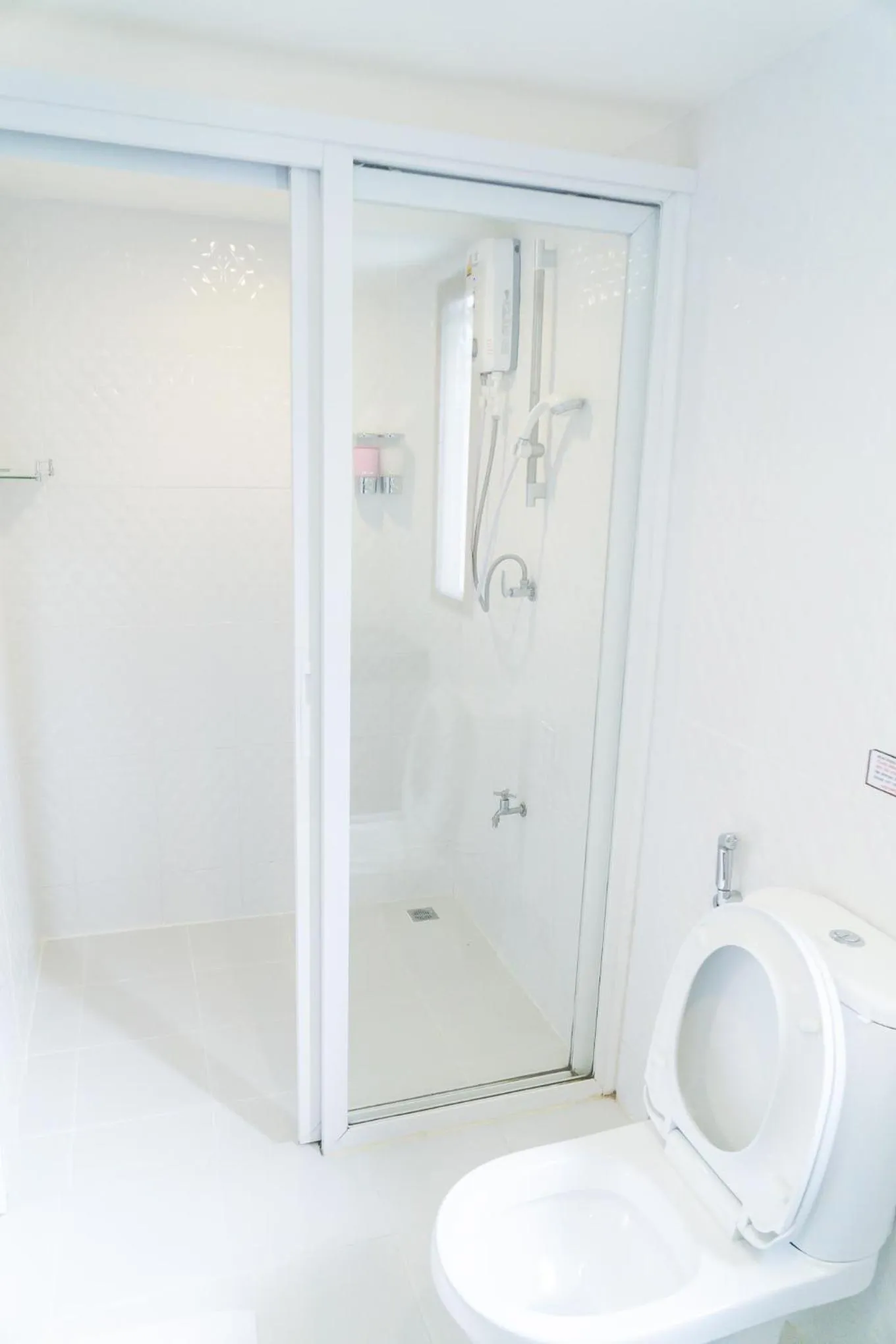 Shower in Baan Ploy In