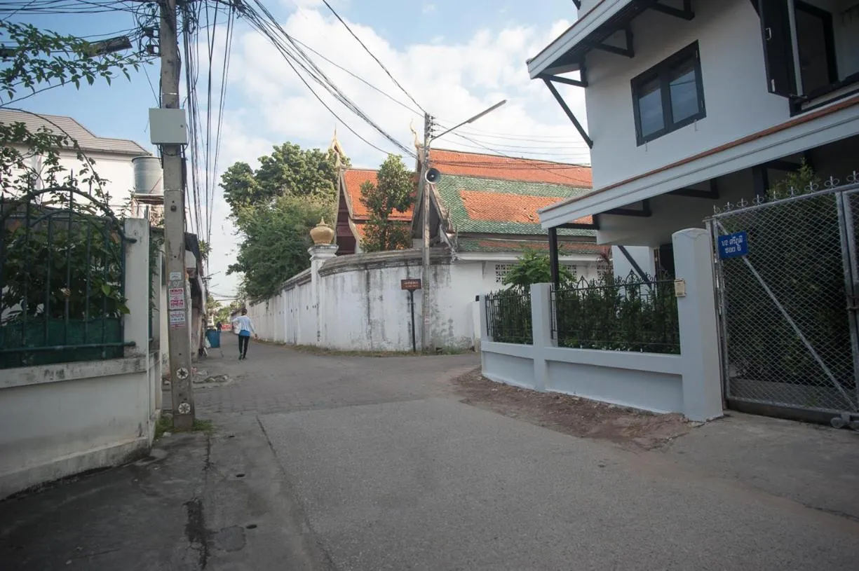 Neighbourhood in Baan Ploy In