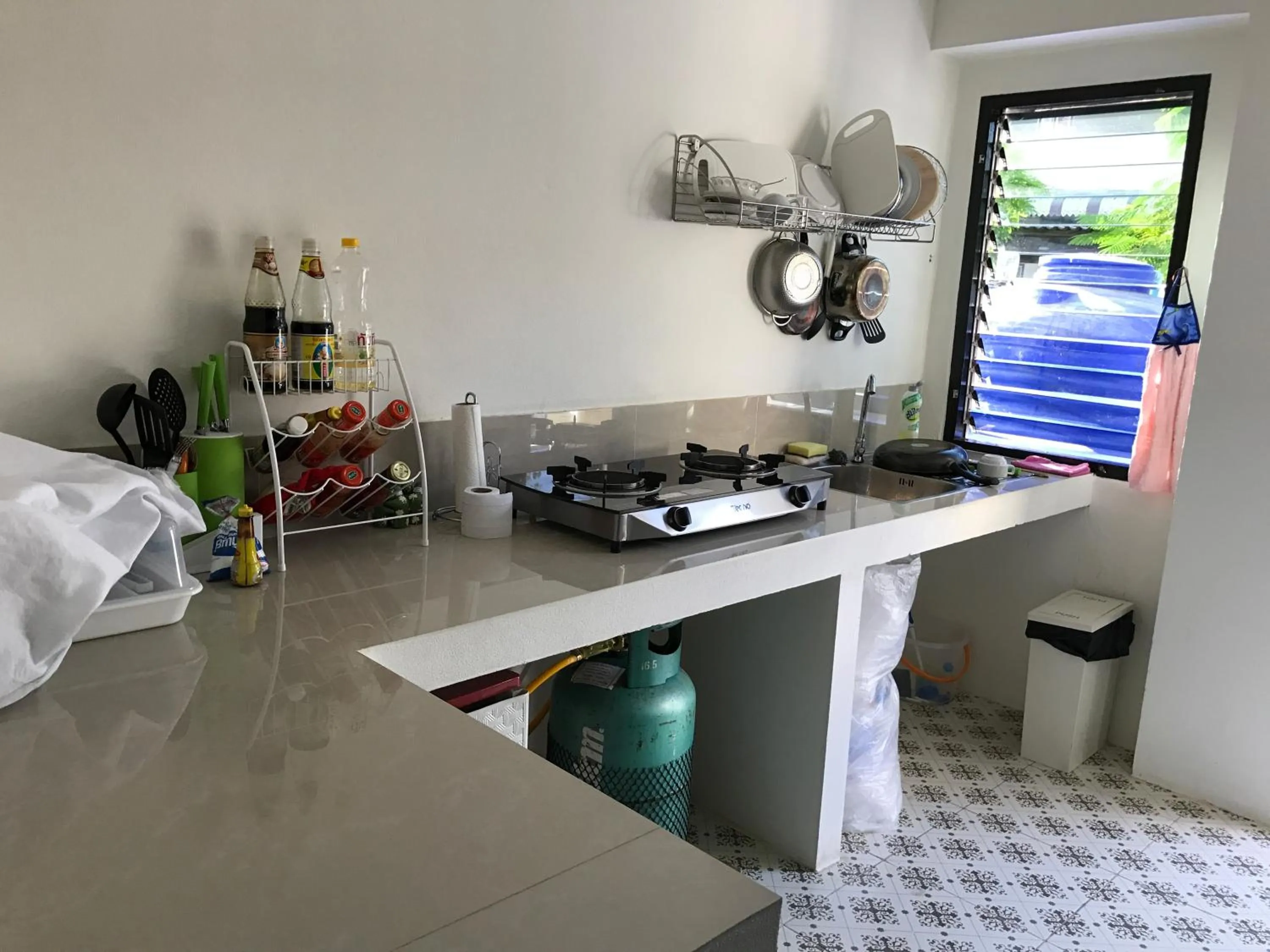 Communal kitchen in Baan Ploy In