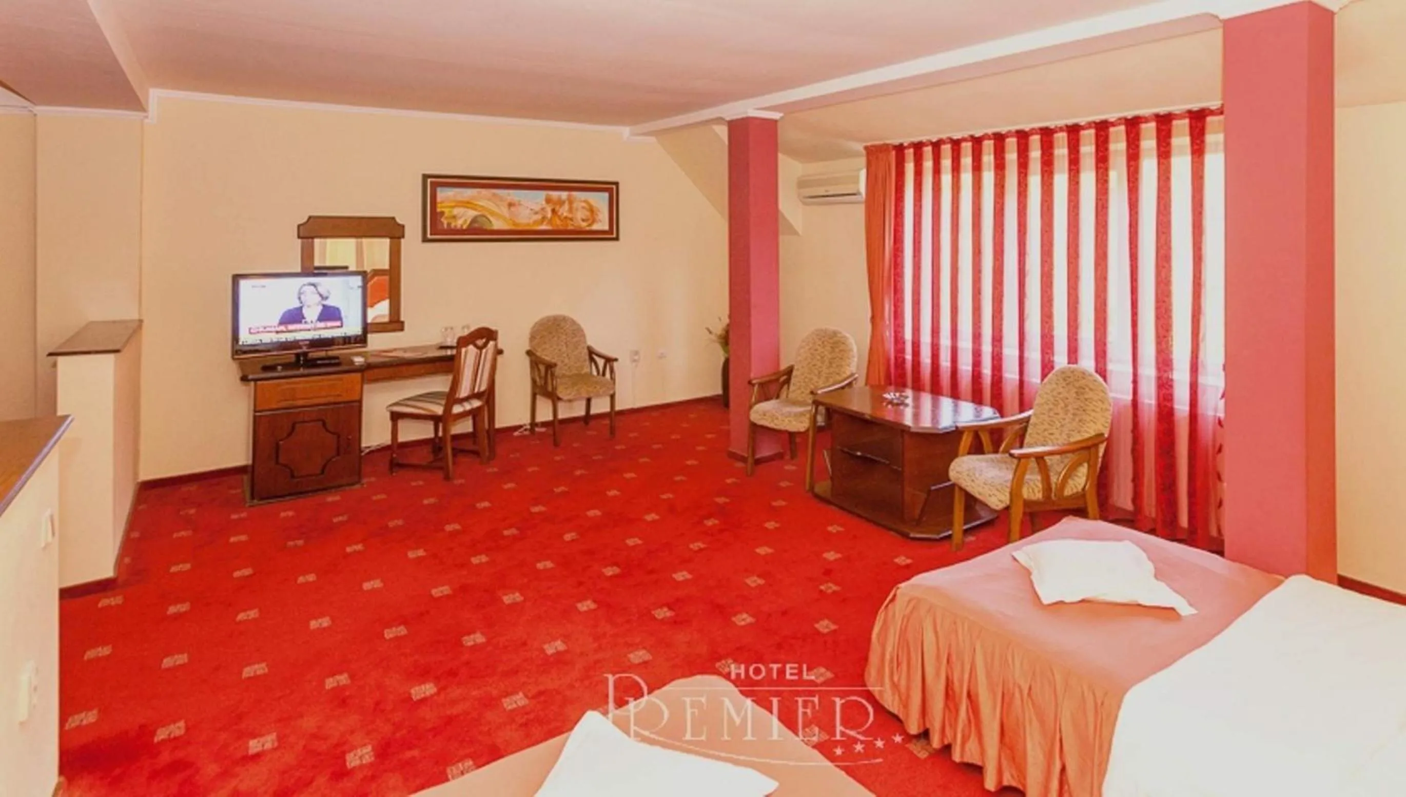 Photo of the whole room, Bed in Hotel Premier