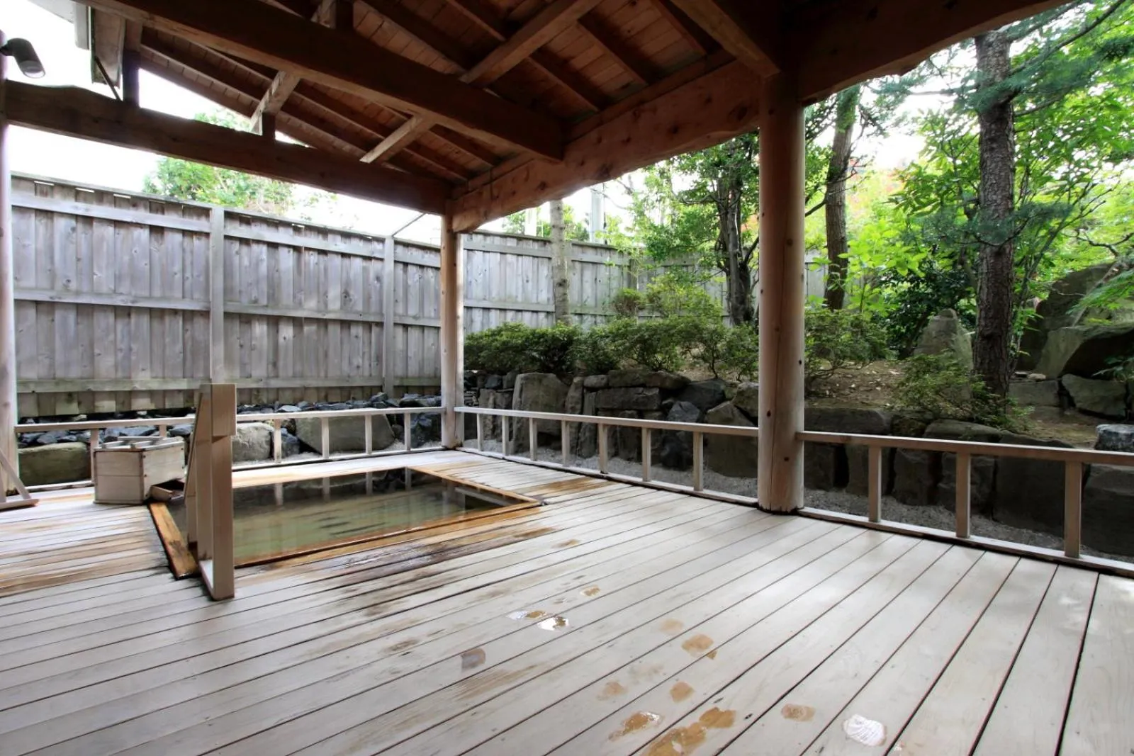 Hot Spring Bath in Yanagi No Yu