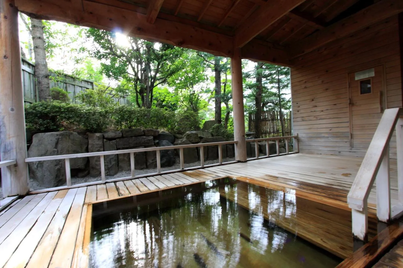 Hot Spring Bath in Yanagi No Yu