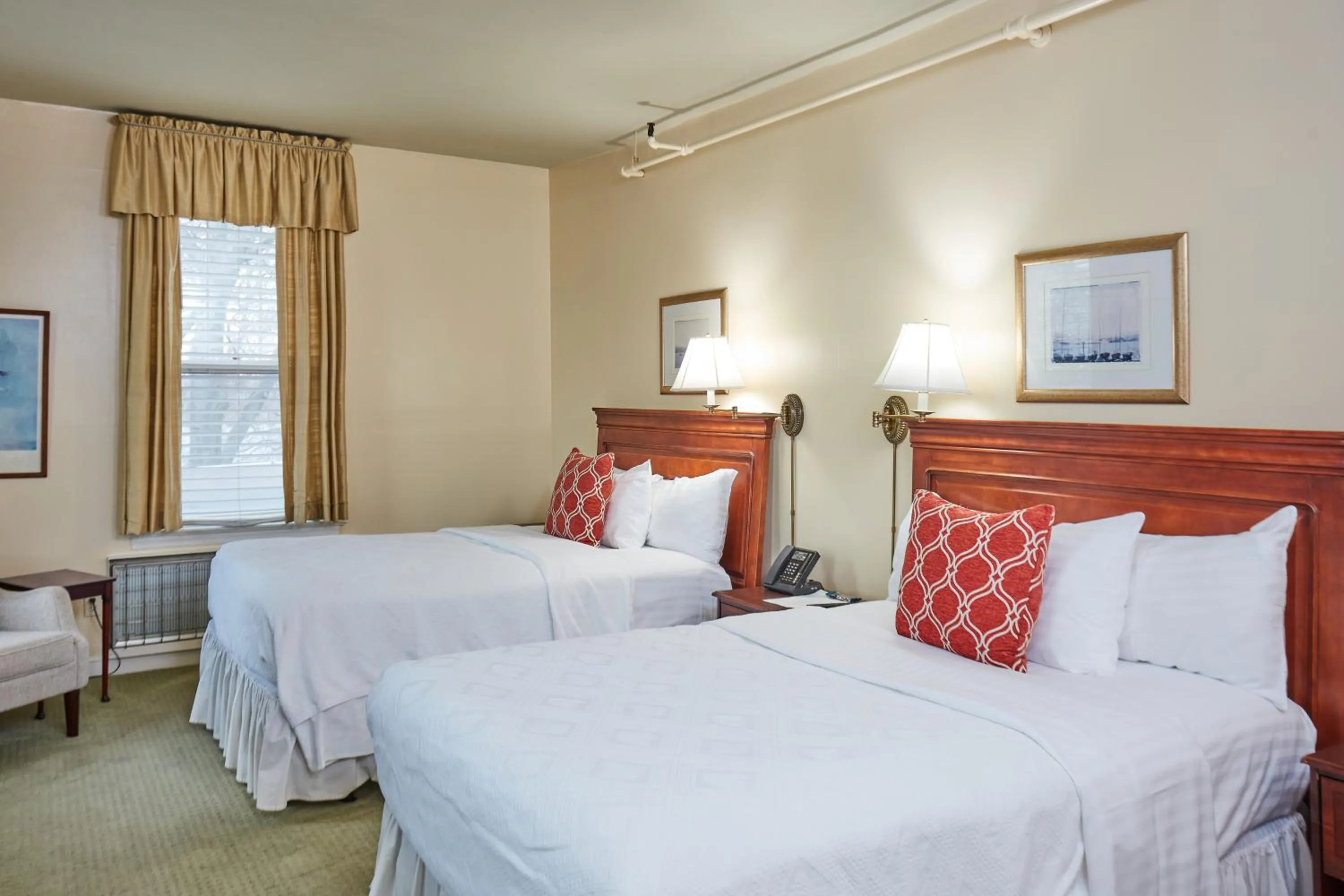 Bed in The Inn at Longshore