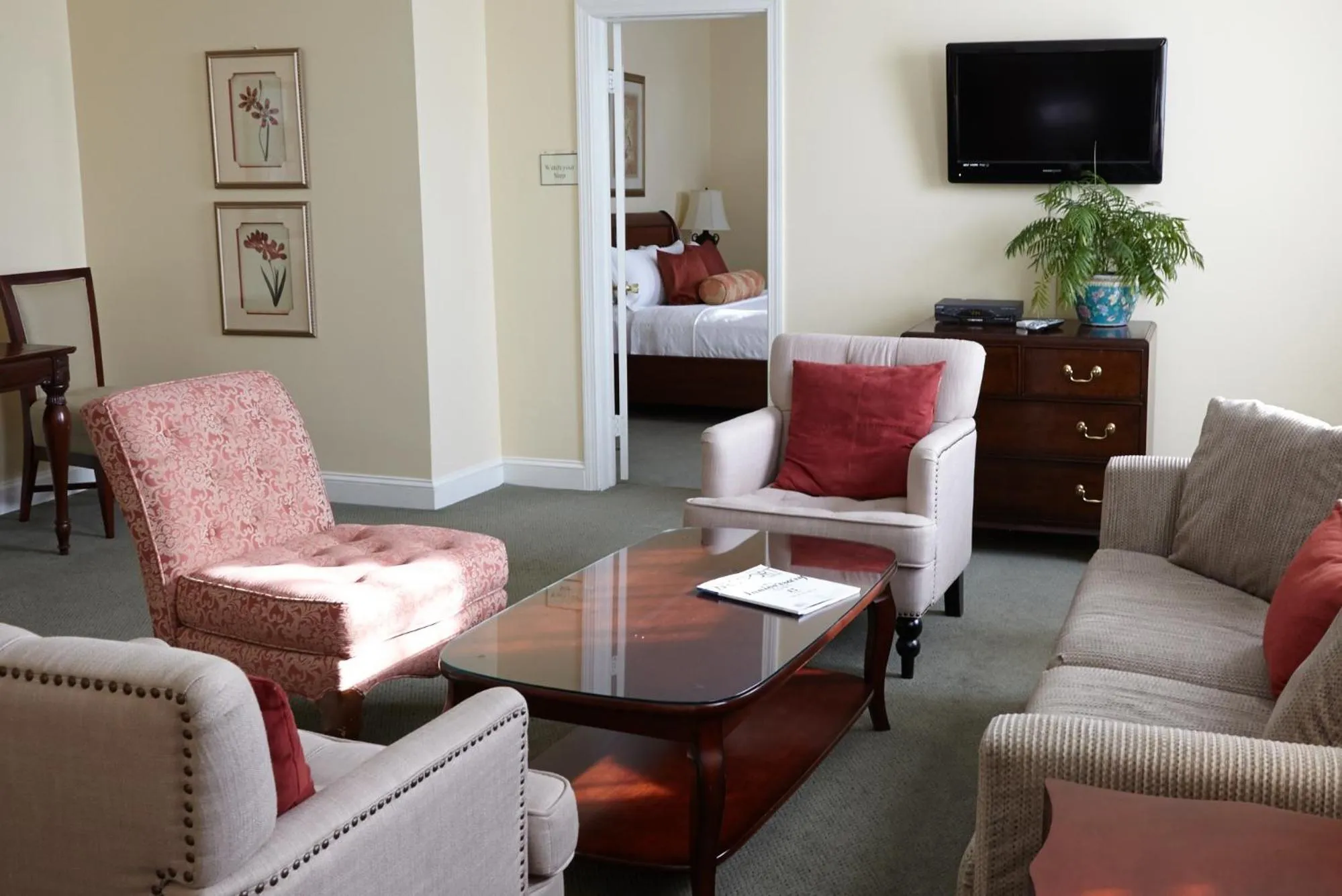 TV and multimedia in The Inn at Longshore