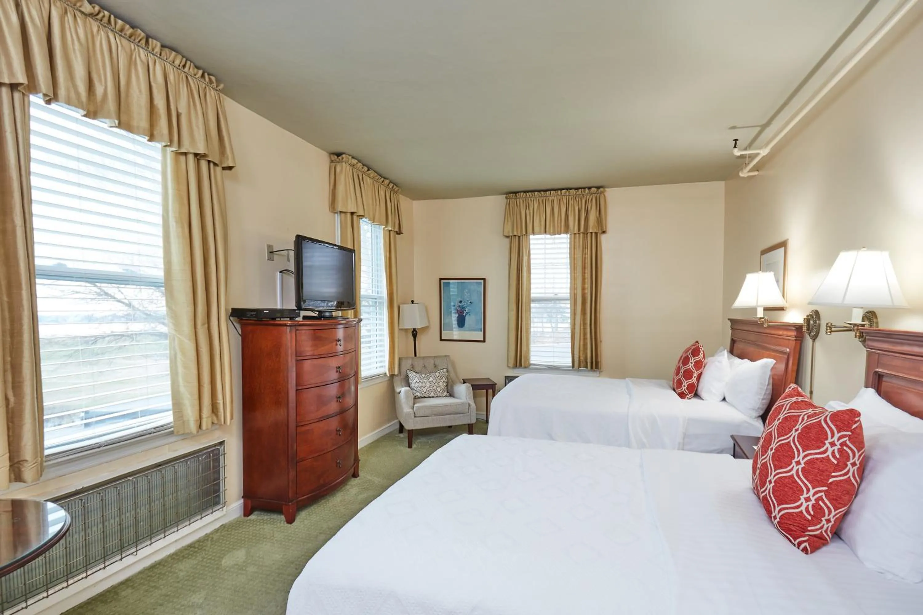 Bed in The Inn at Longshore