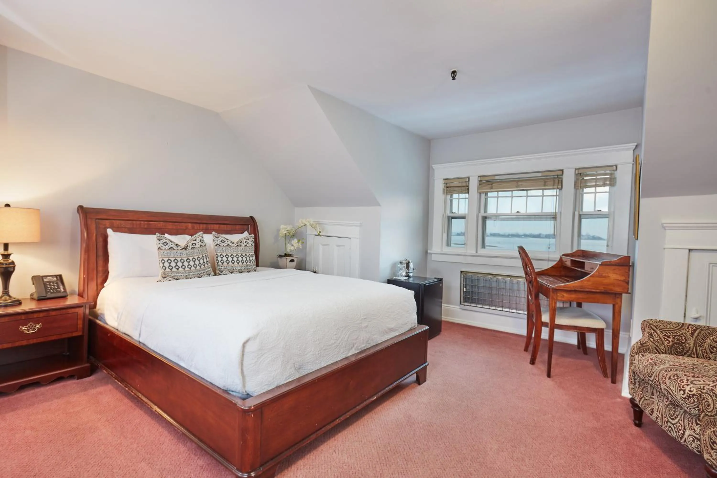 Bed in The Inn at Longshore