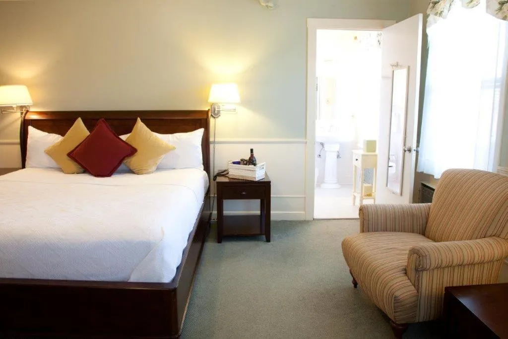 Bed in The Inn at Longshore