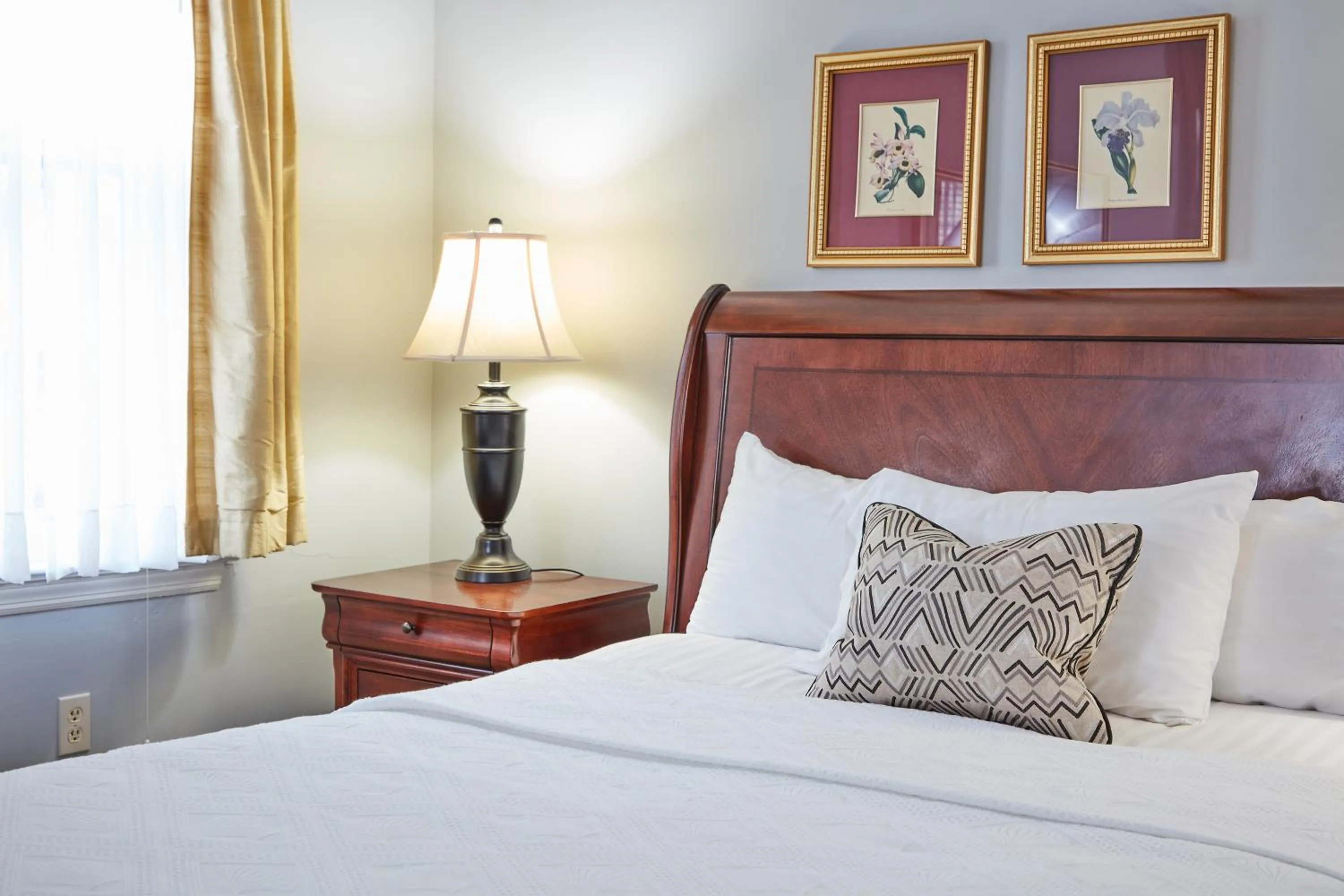 Bed in The Inn at Longshore