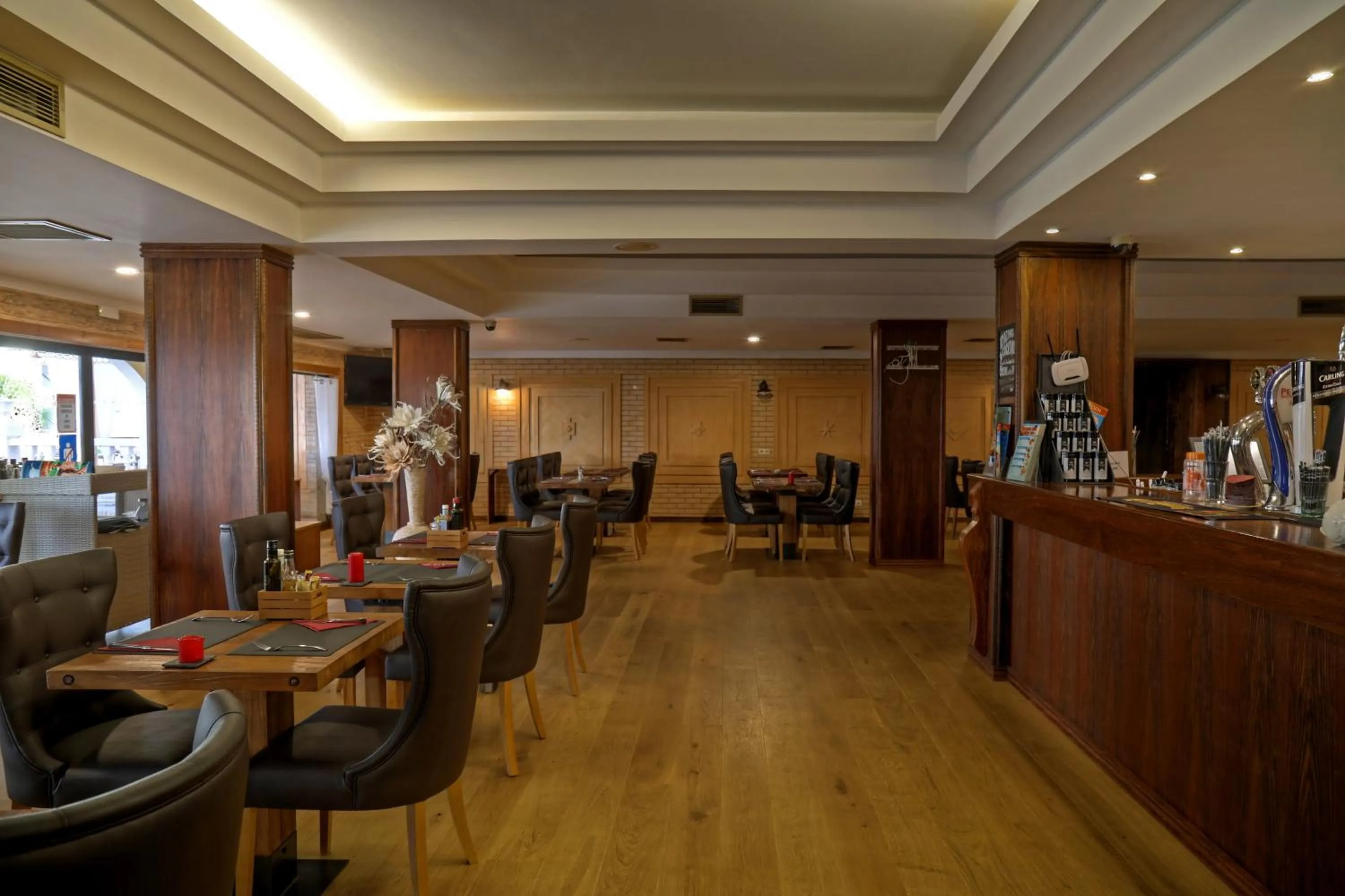 Restaurant/places to eat in Aparthotel Paladim & Alagoamar