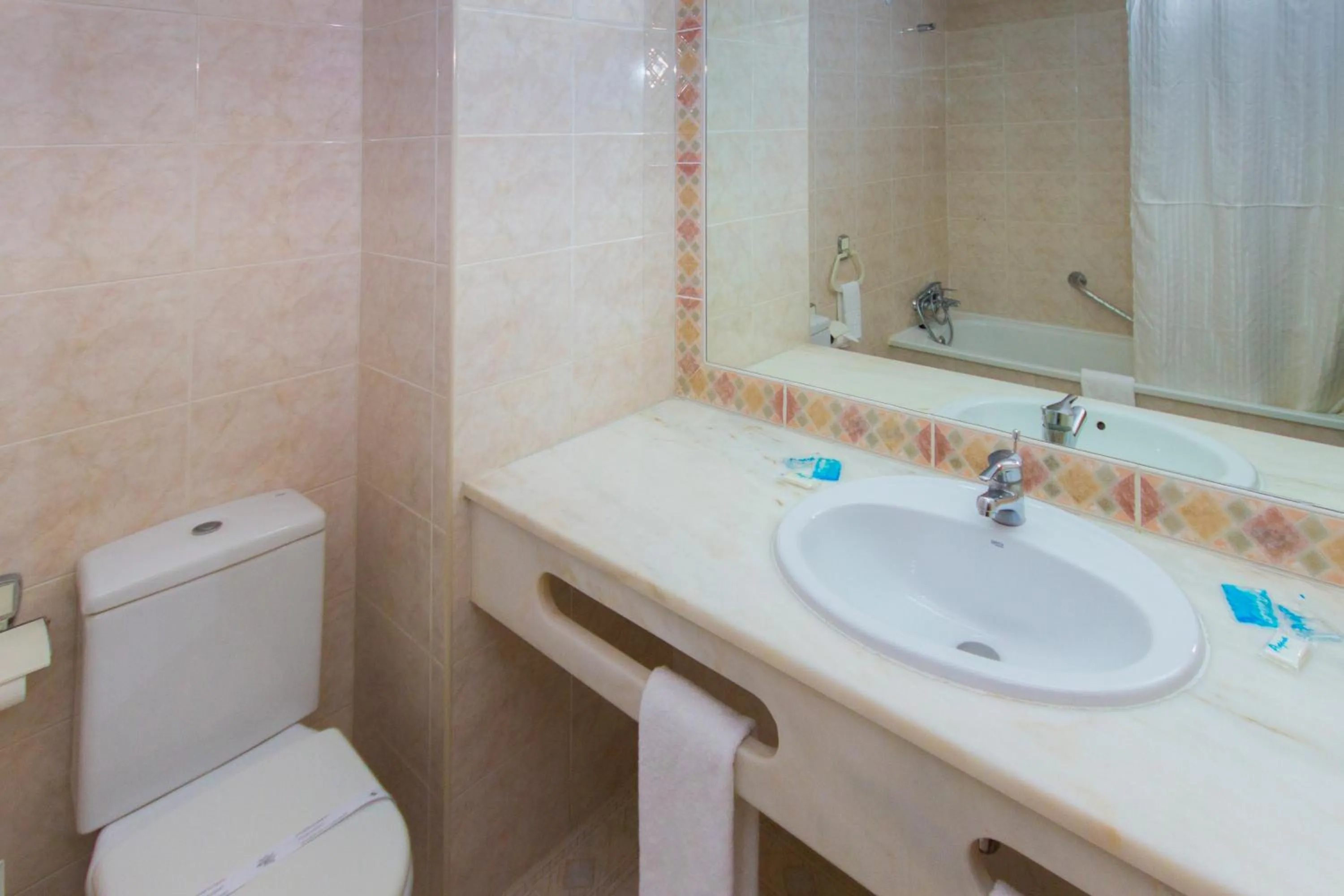 Bathroom in Aparthotel Paladim & Alagoamar