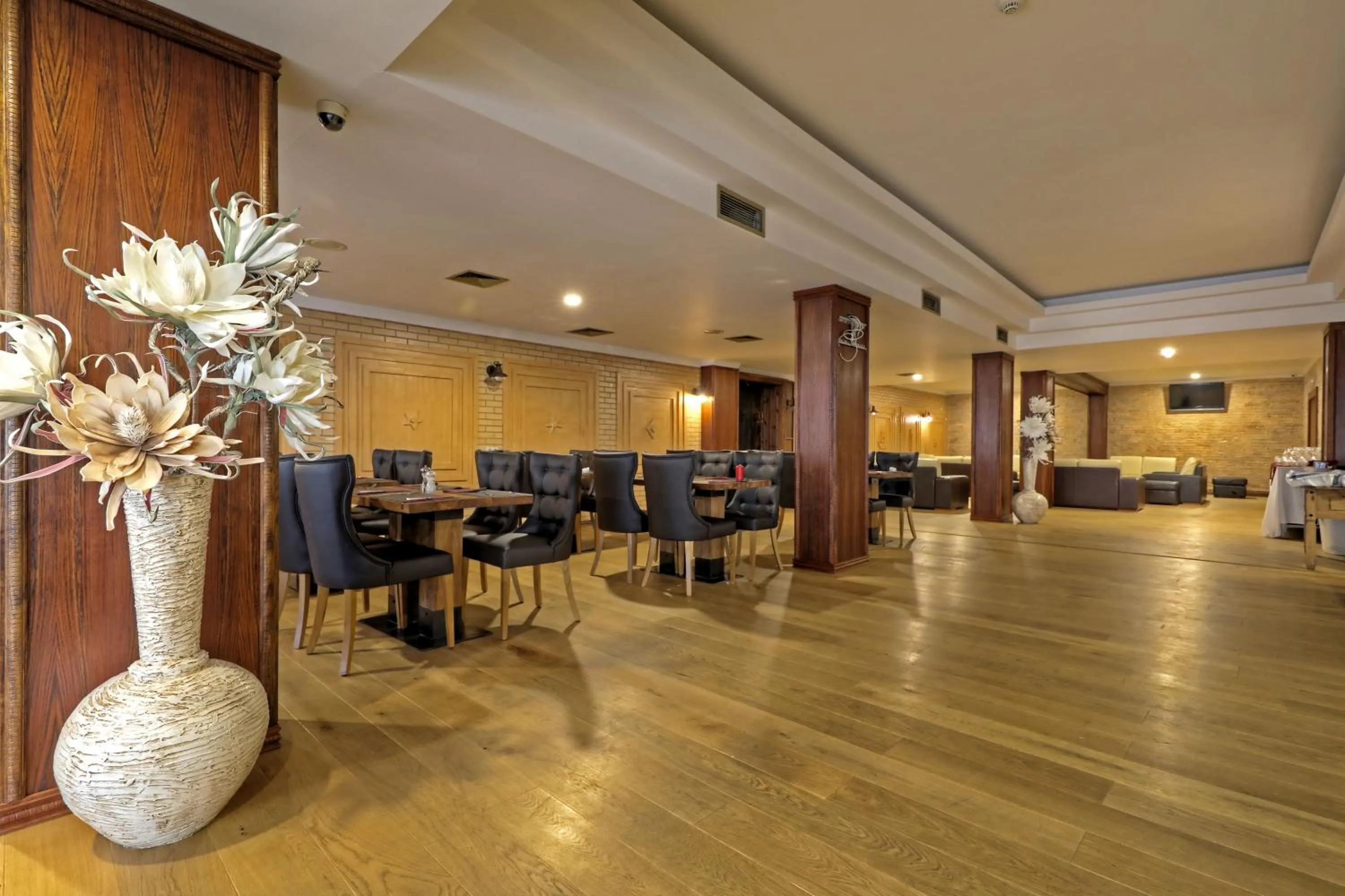 Restaurant/places to eat in Aparthotel Paladim & Alagoamar