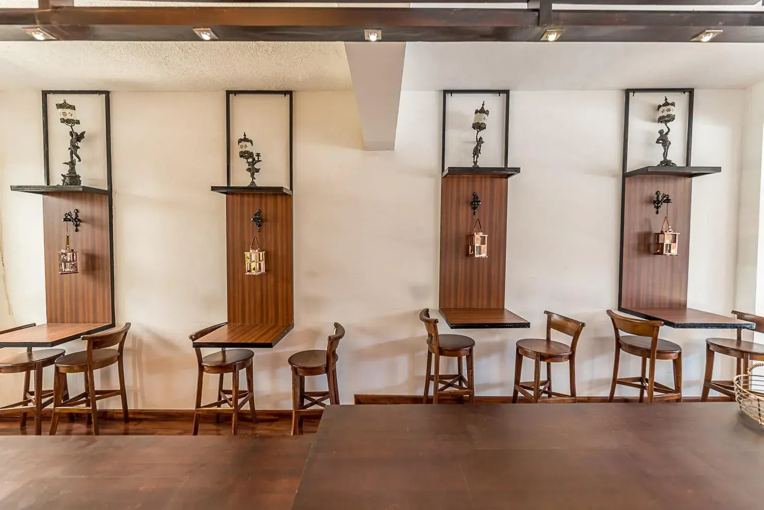 Restaurant/places to eat in Pearl Royal Hotel, Colombo Restaurant/places to eat in Pearl Royal Hotel, Colombo