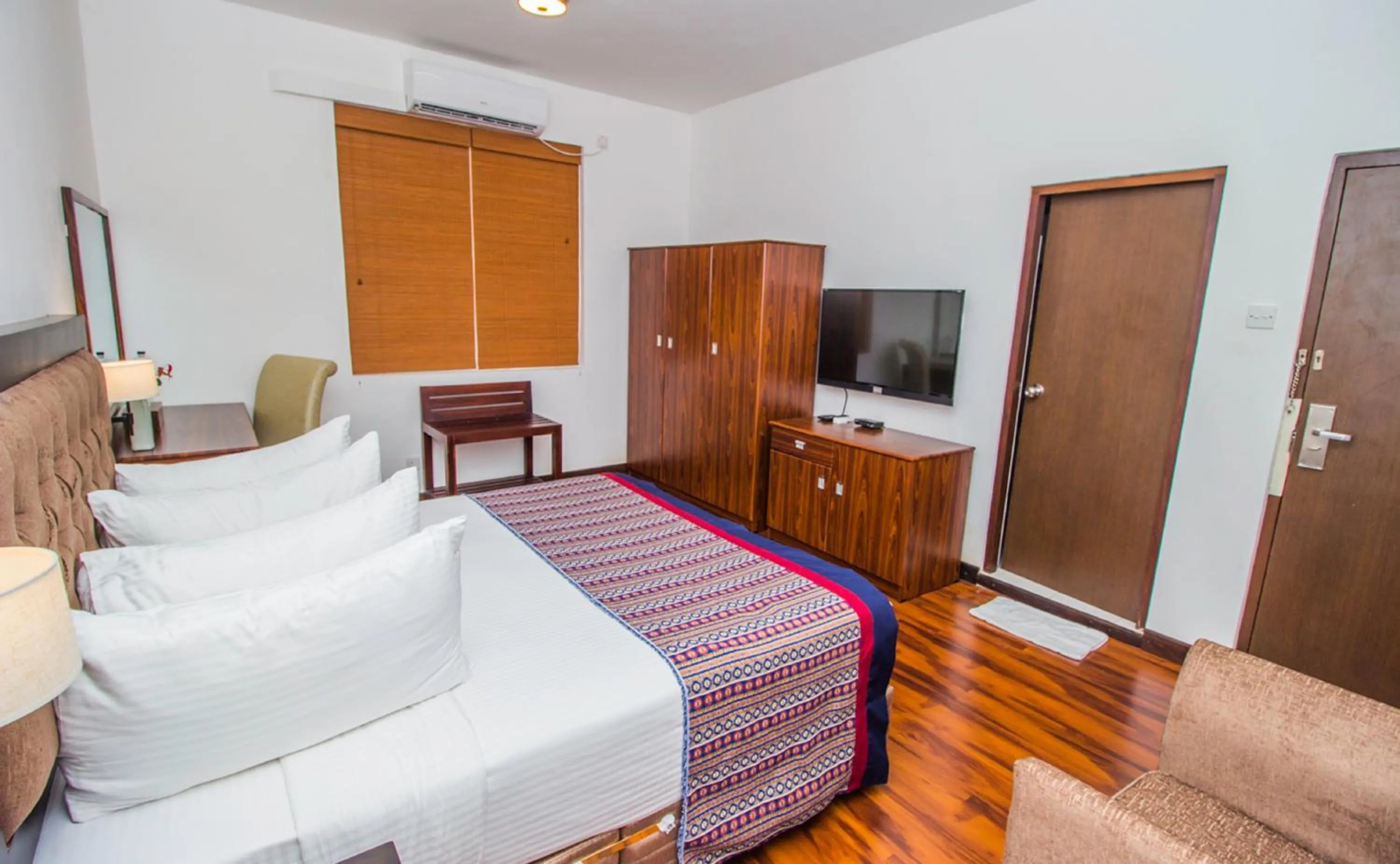 Bed in Pearl Royal Hotel, Colombo