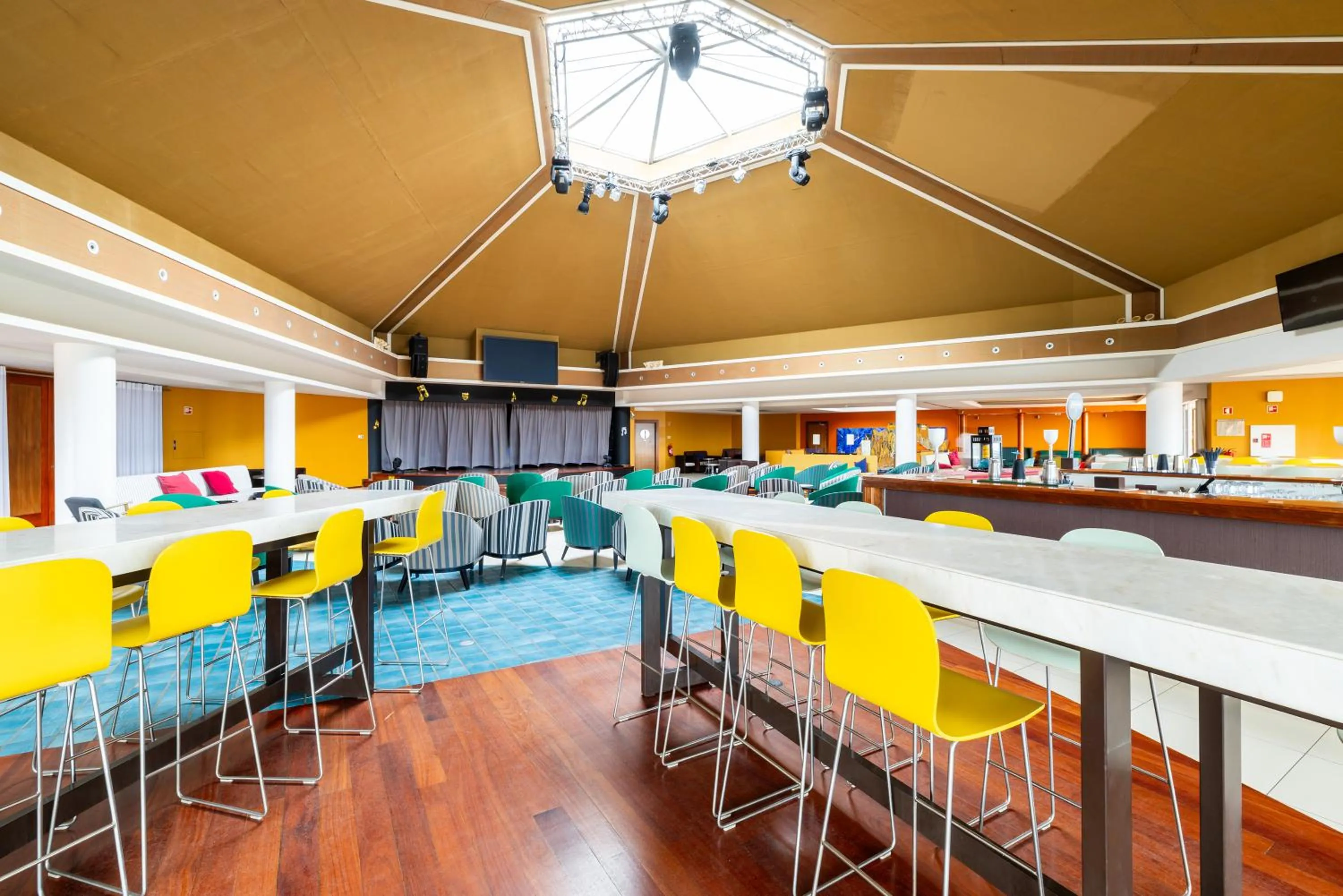 Lounge or bar in Pestana Porto Santo Premium All Inclusive Beach & SPA Resort