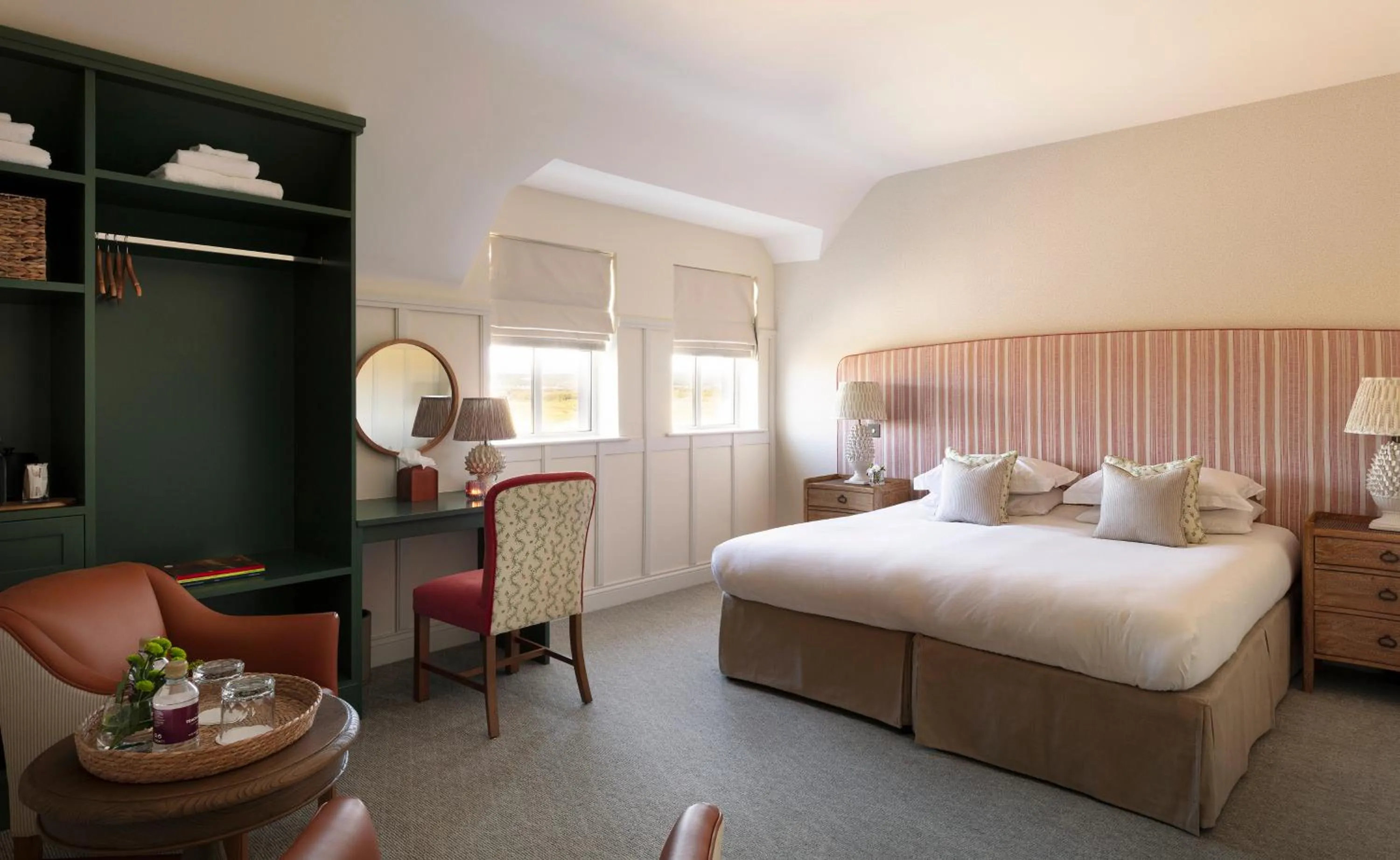 Photo of the whole room, Bed in Teach de Broc