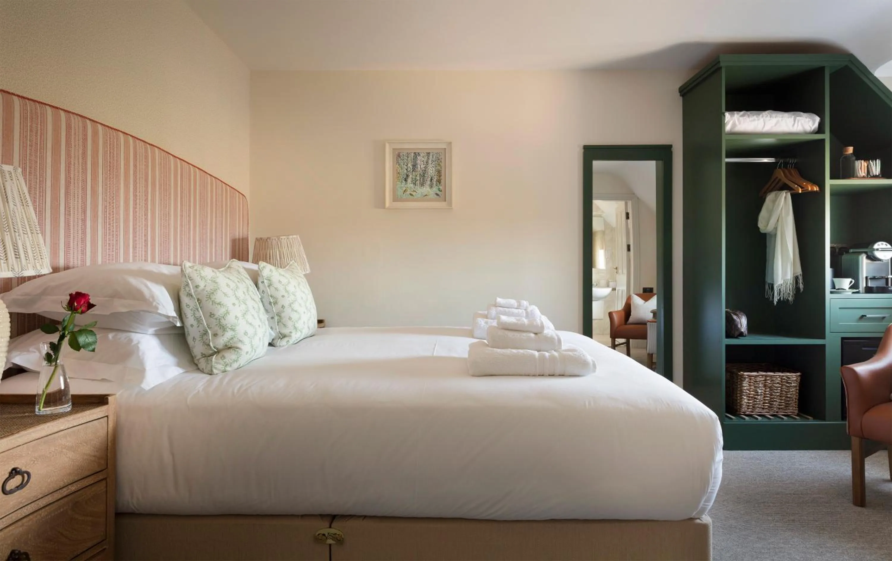 Photo of the whole room, Bed in Teach de Broc