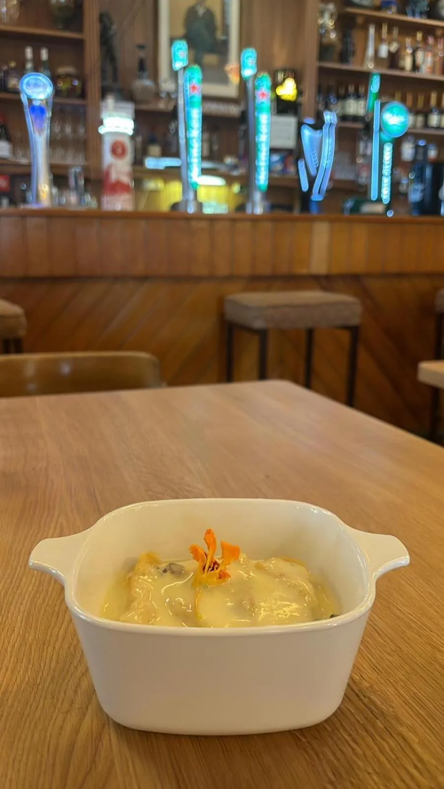 Restaurant/places to eat in Rathbaun Hotel